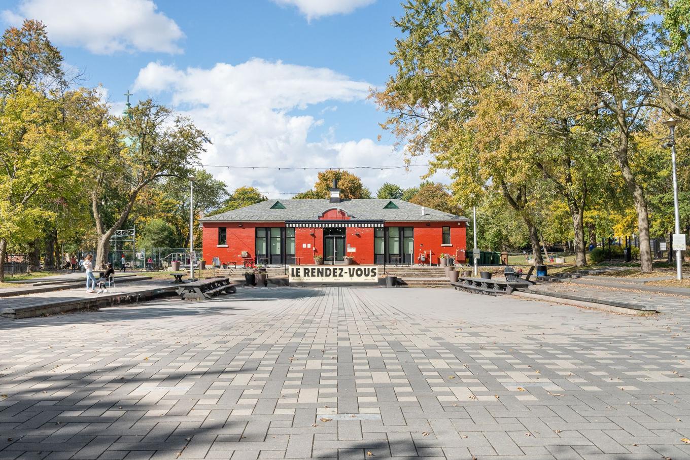 À proximité - 5507 Ch. De La Côte-St-Antoine, Montréal (Côte-Des-Neiges/Notre-Dame-De-Grâce), QC - Outdoor With Deck Patio Veranda