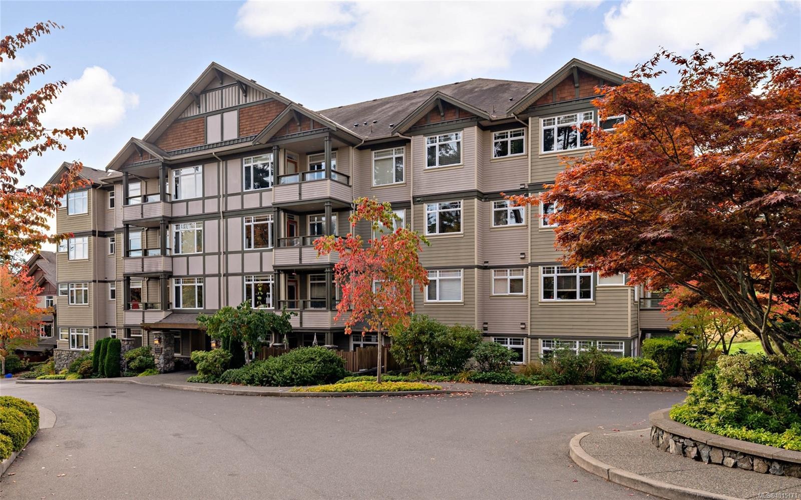 403C-1115 Craigflower Rd, Esquimalt, BC - Outdoor With Facade