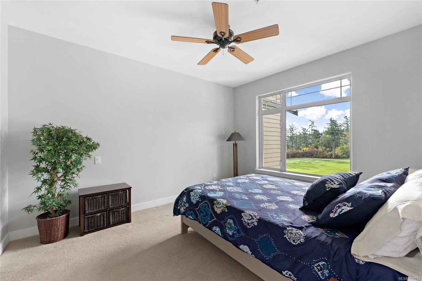 403C-1115 Craigflower Rd, Esquimalt, BC - Indoor Photo Showing Bedroom