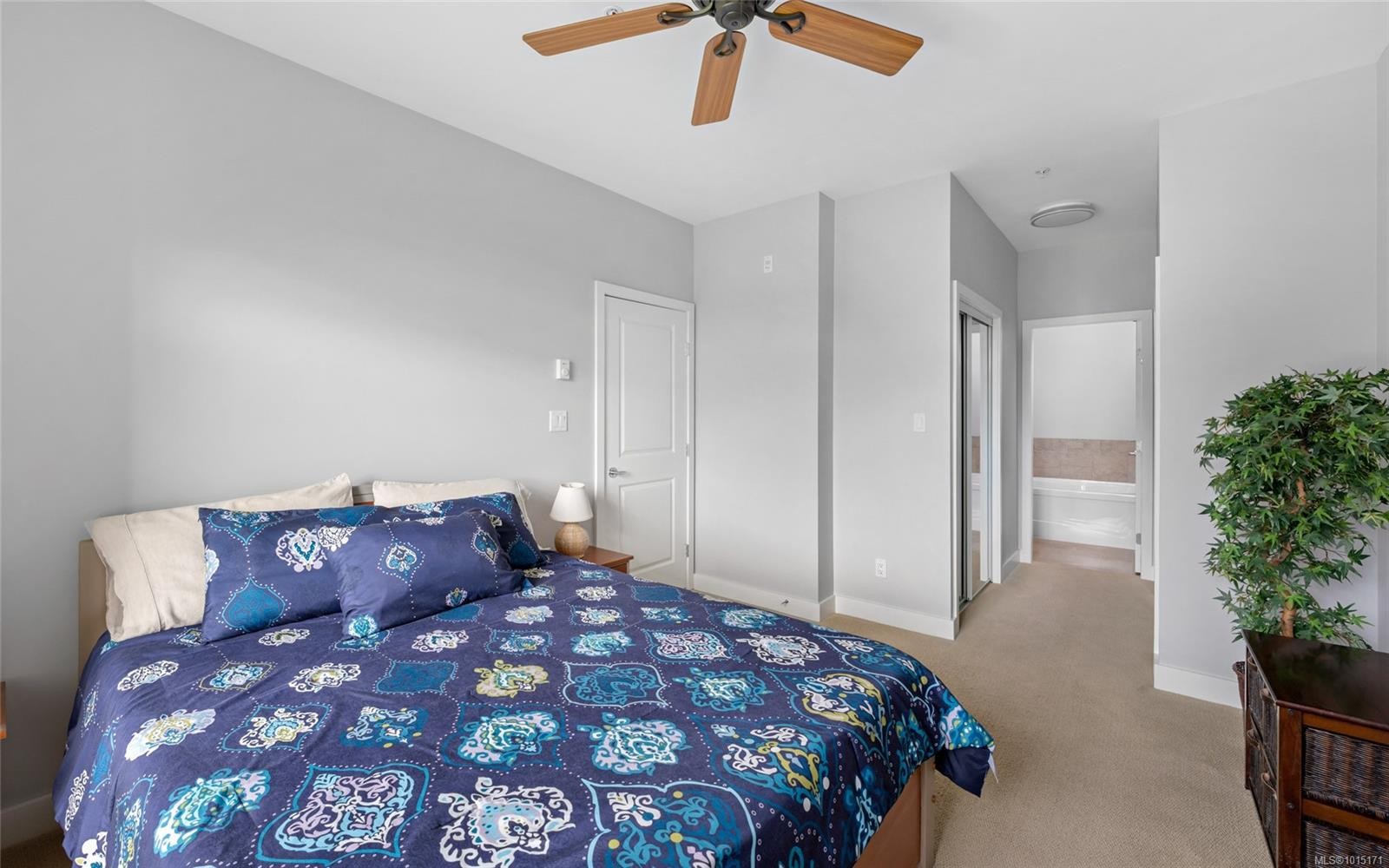 403C-1115 Craigflower Rd, Esquimalt, BC - Indoor Photo Showing Bedroom