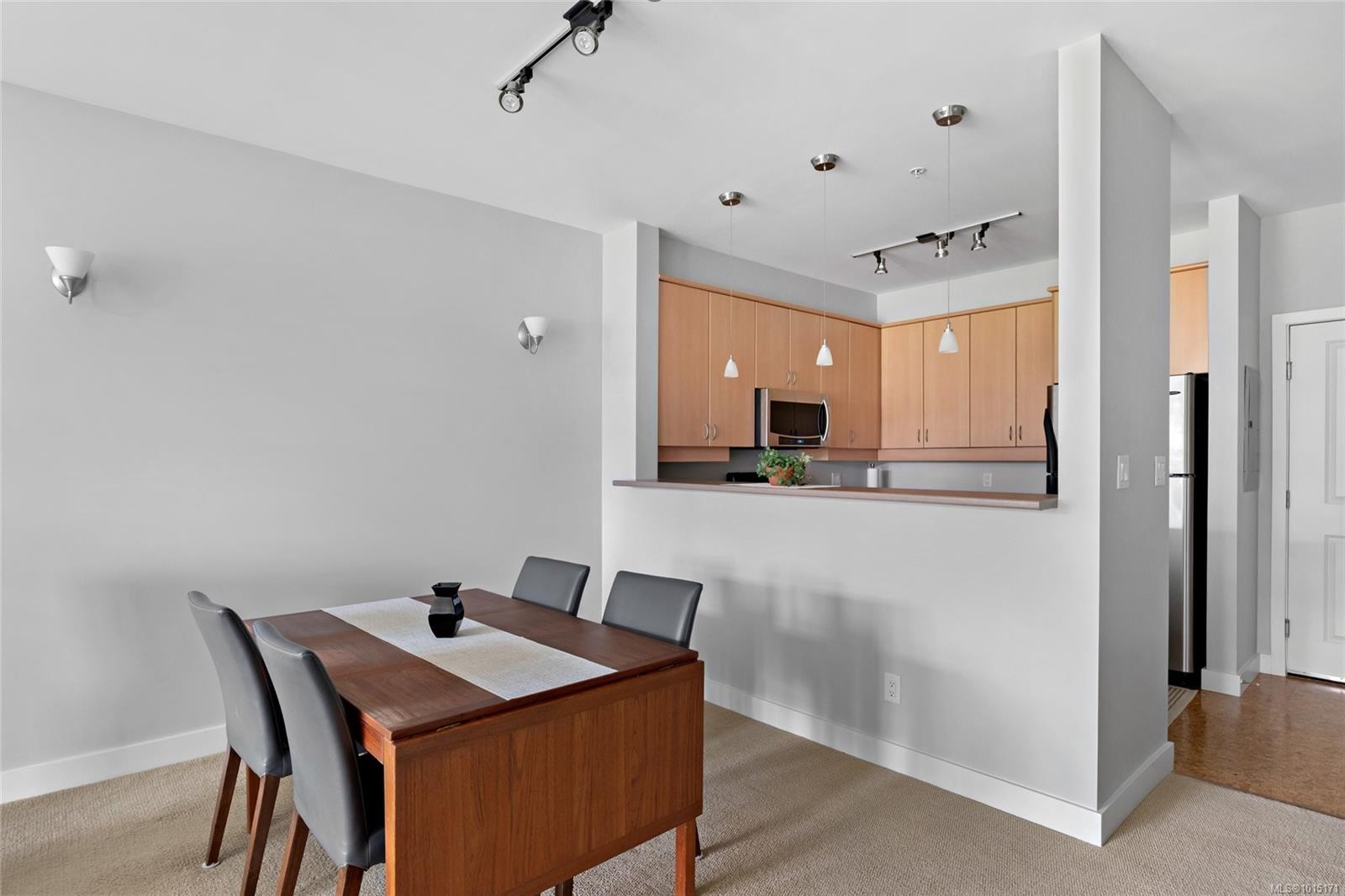 403C-1115 Craigflower Rd, Esquimalt, BC - Indoor