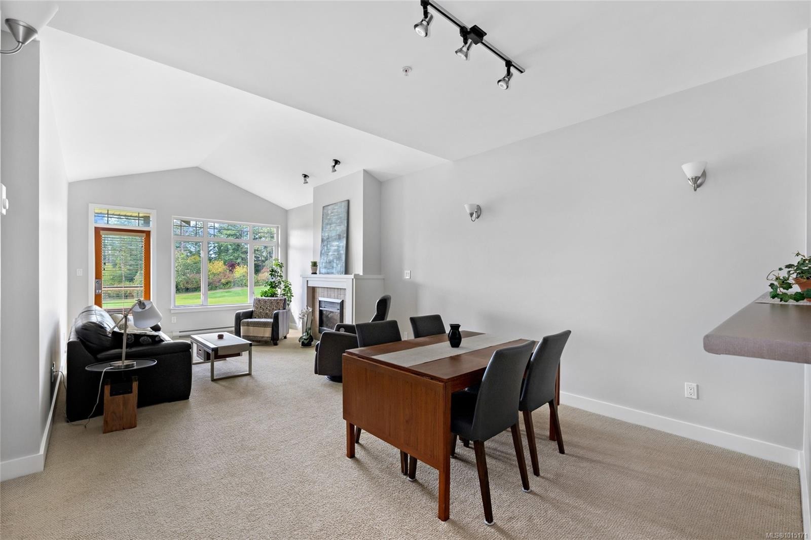 403C-1115 Craigflower Rd, Esquimalt, BC - Indoor