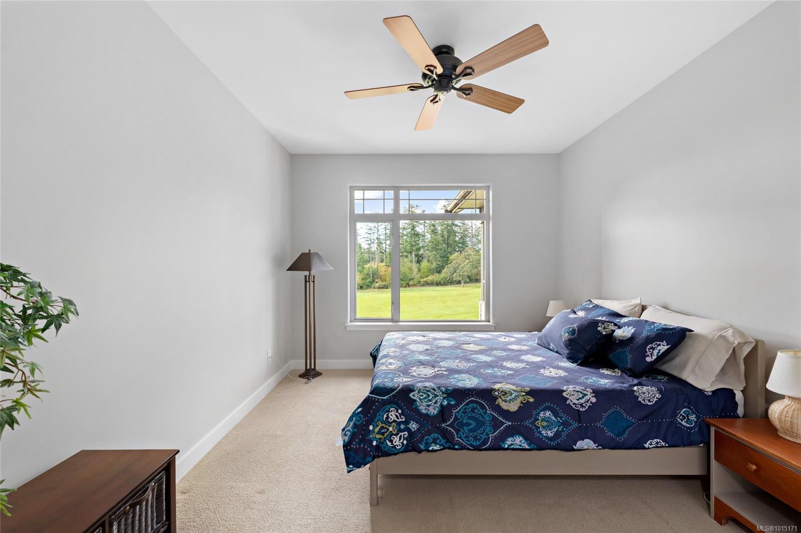 403C-1115 Craigflower Rd, Esquimalt, BC - Indoor Photo Showing Bedroom