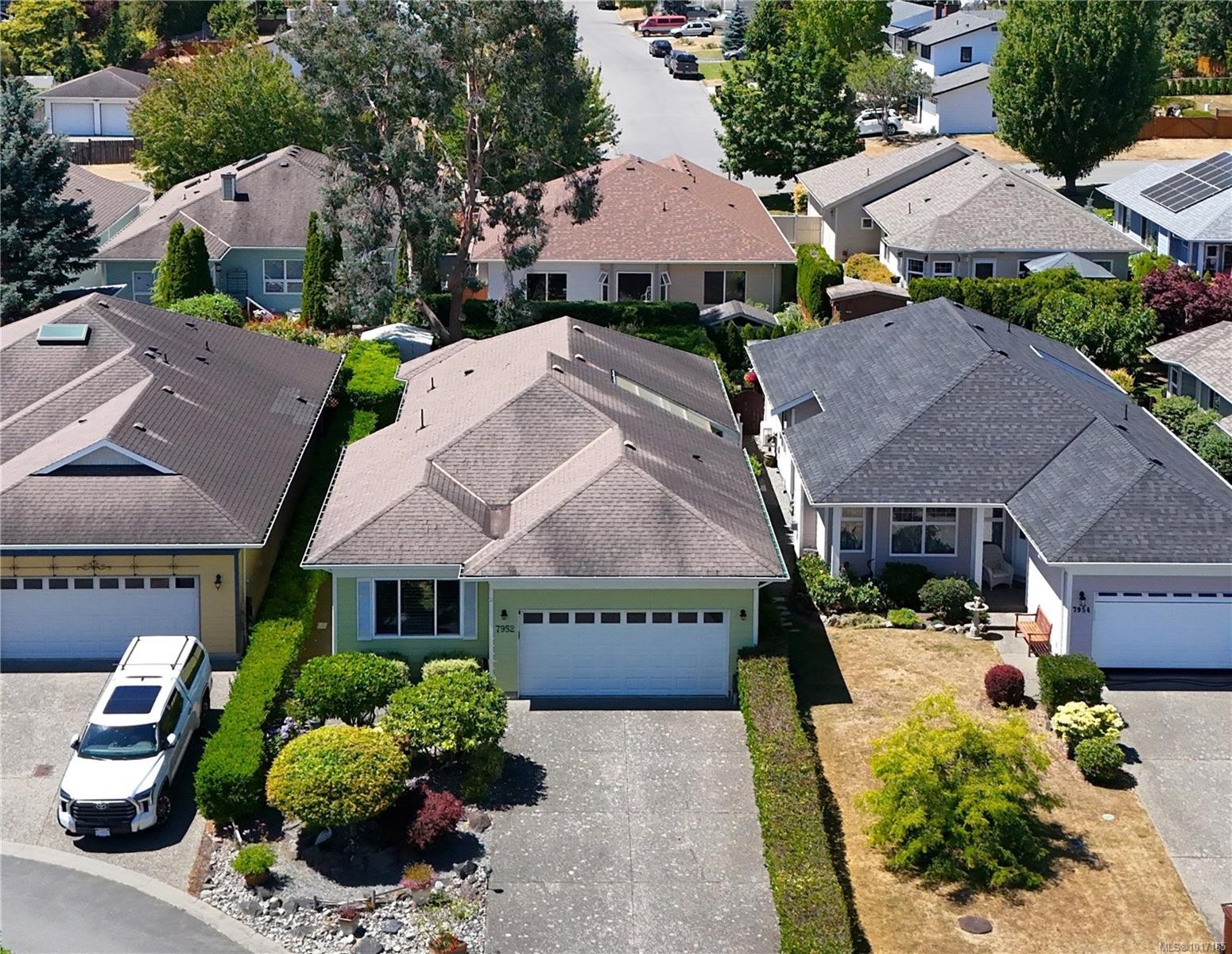 7952 Polo Park Cres, Central Saanich, BC