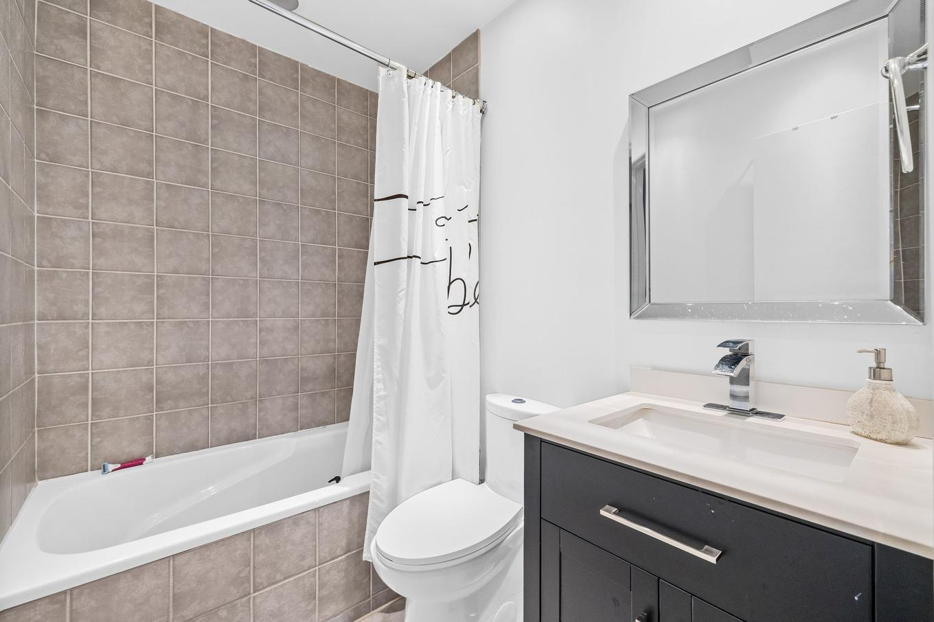 Salle de bains - 71 Rue Canterbury, Dollard-Des-Ormeaux, QC - Indoor Photo Showing Bathroom