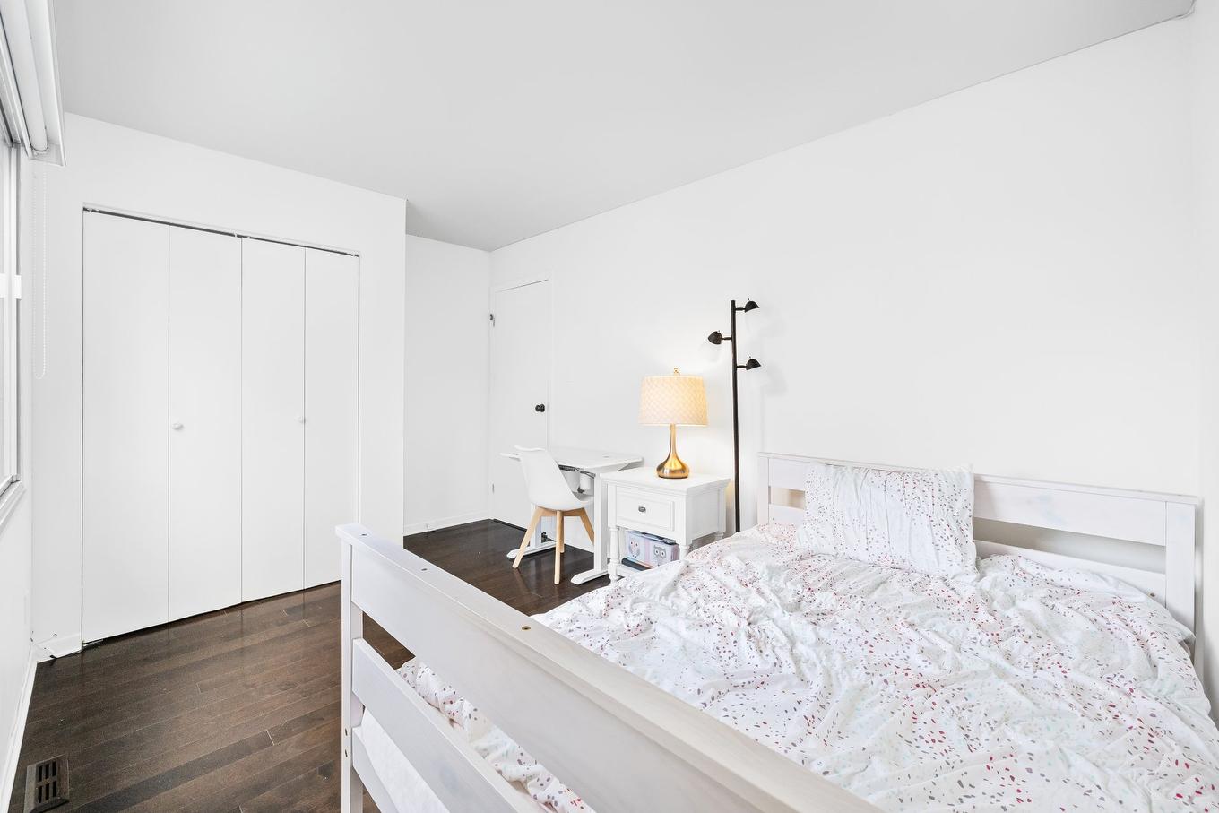 Chambre à coucher - 71 Rue Canterbury, Dollard-Des-Ormeaux, QC - Indoor Photo Showing Bedroom