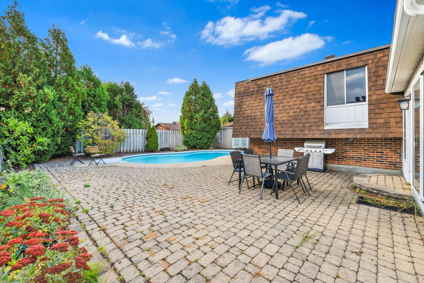 Cour - 71 Rue Canterbury, Dollard-Des-Ormeaux, QC - Outdoor With Exterior