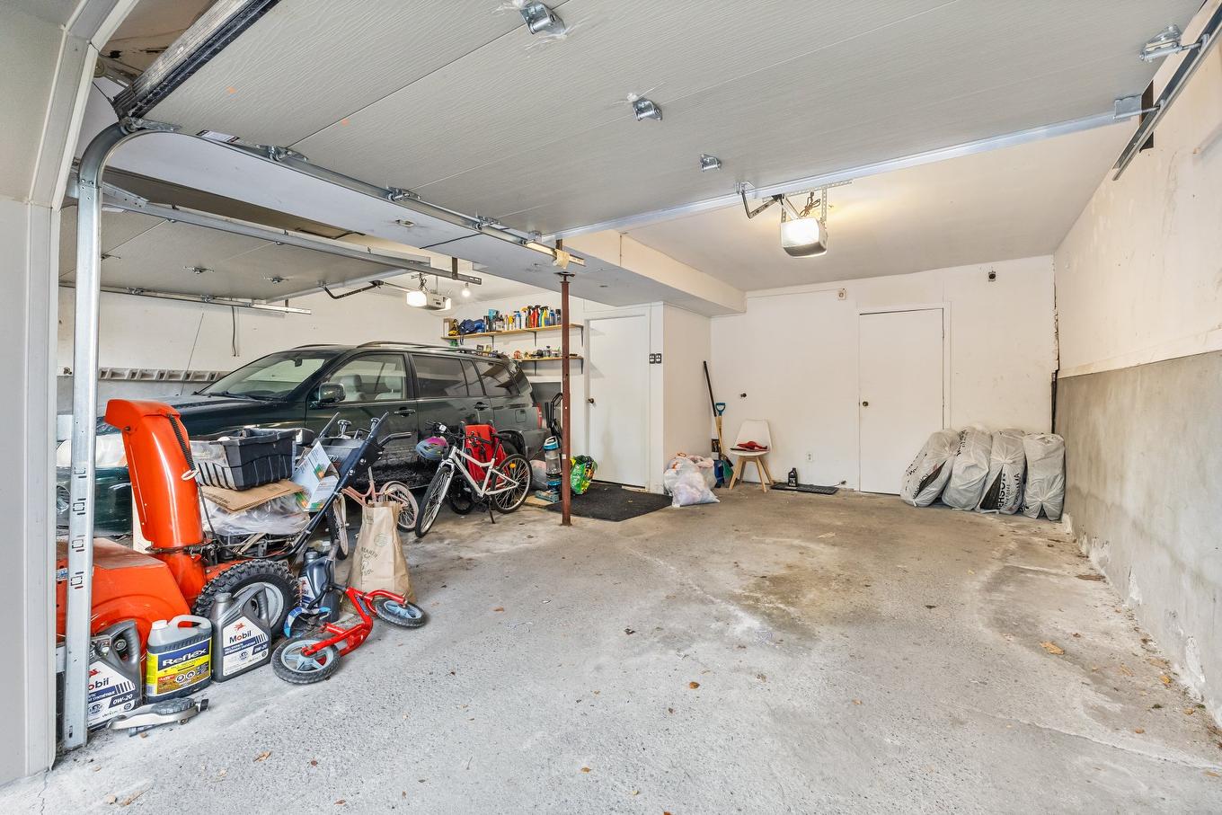 Garage - 71 Rue Canterbury, Dollard-Des-Ormeaux, QC - Indoor Photo Showing Garage
