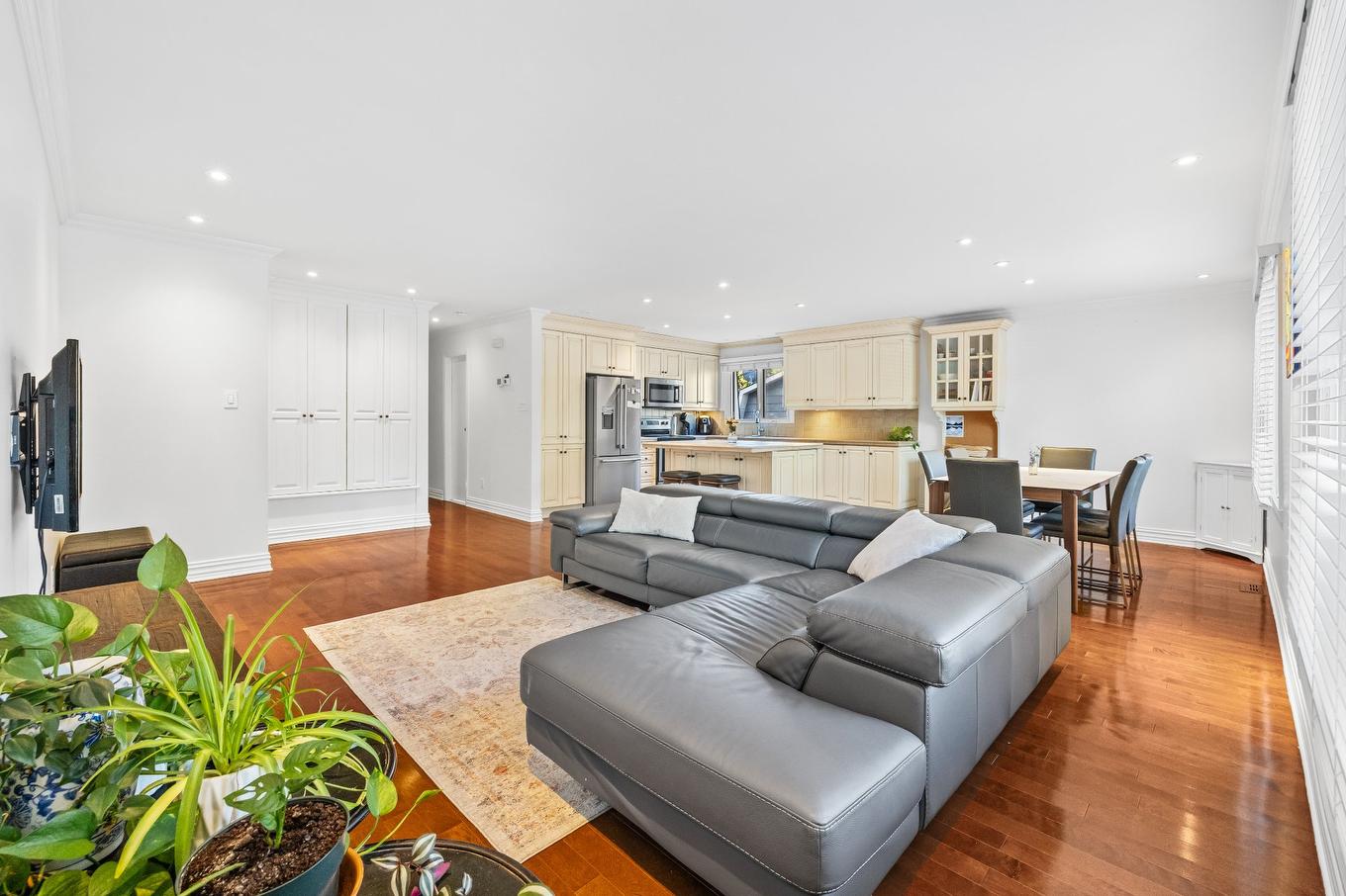 Salon - 71 Rue Canterbury, Dollard-Des-Ormeaux, QC - Indoor Photo Showing Living Room