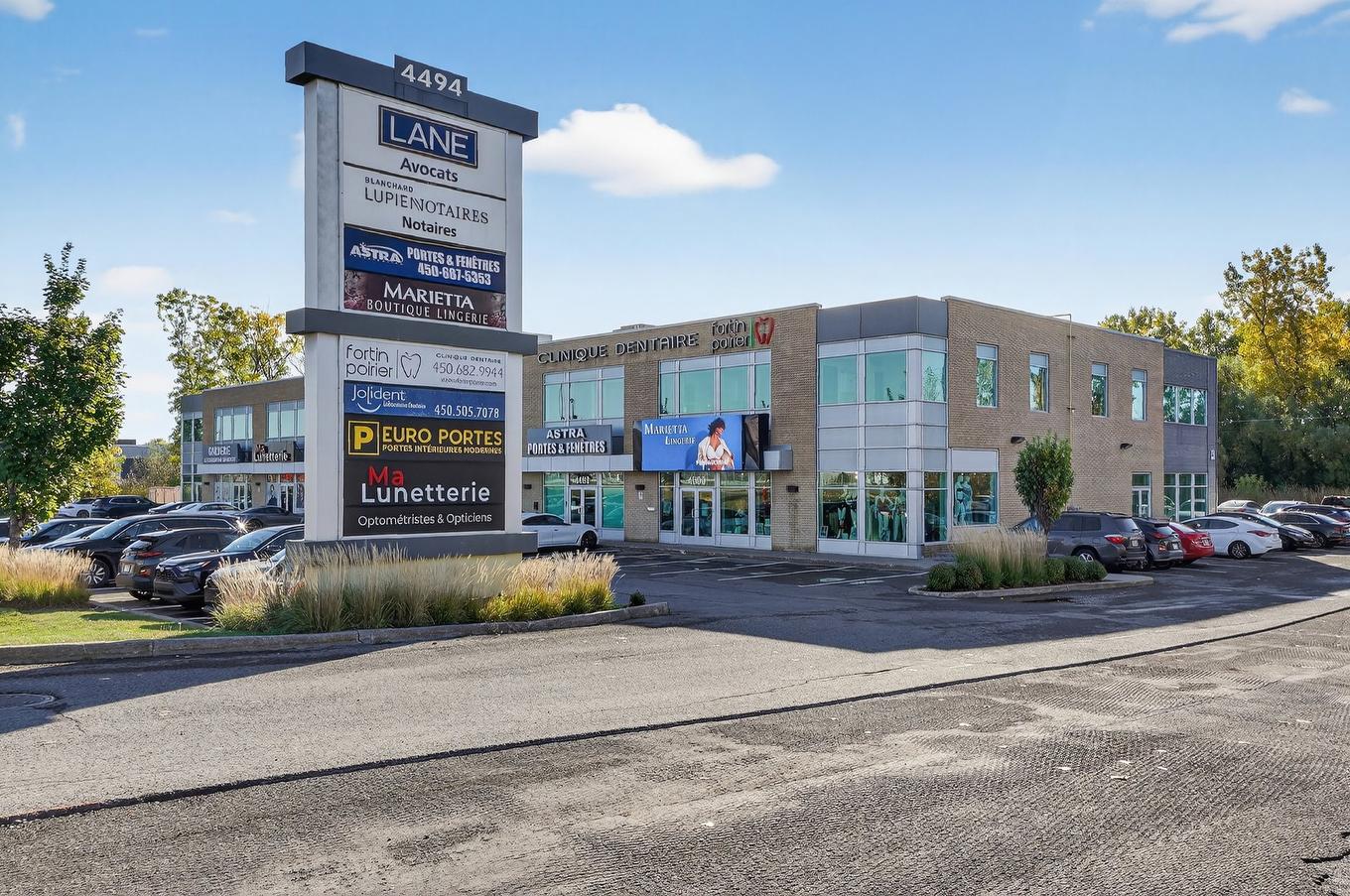 Façade - 4500 Desserte Sud Laval (A-440) O., Laval (Chomedey), QC