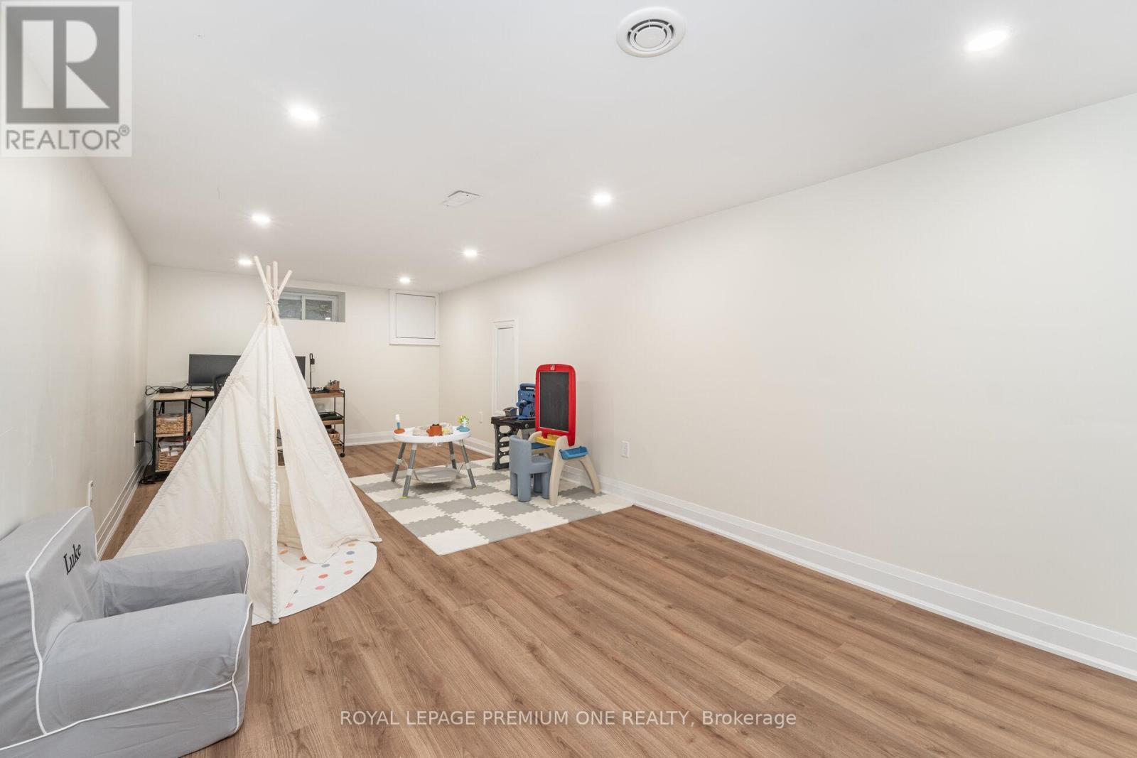 301 Court Street, Newmarket, ON - Indoor Photo Showing Other Room