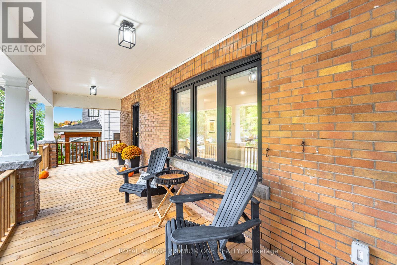 301 Court Street, Newmarket, ON - Outdoor With Deck Patio Veranda With Exterior