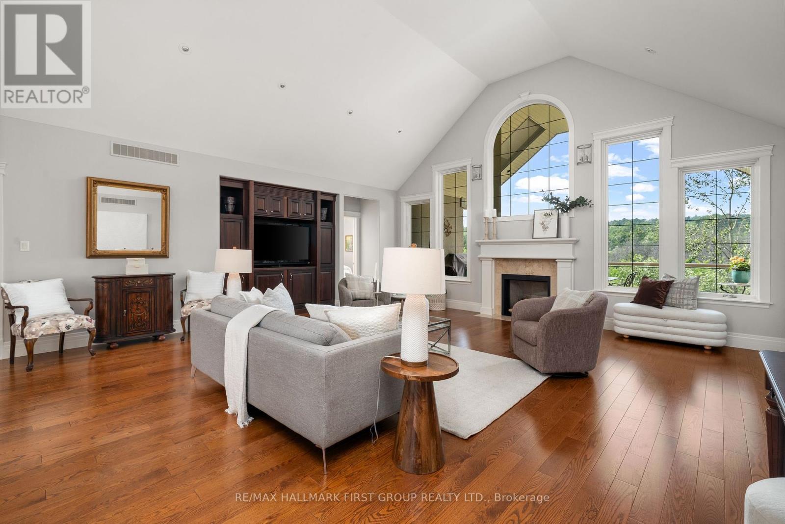 22 Rosslyn Drive, Brighton, ON - Indoor Photo Showing Living Room With Fireplace