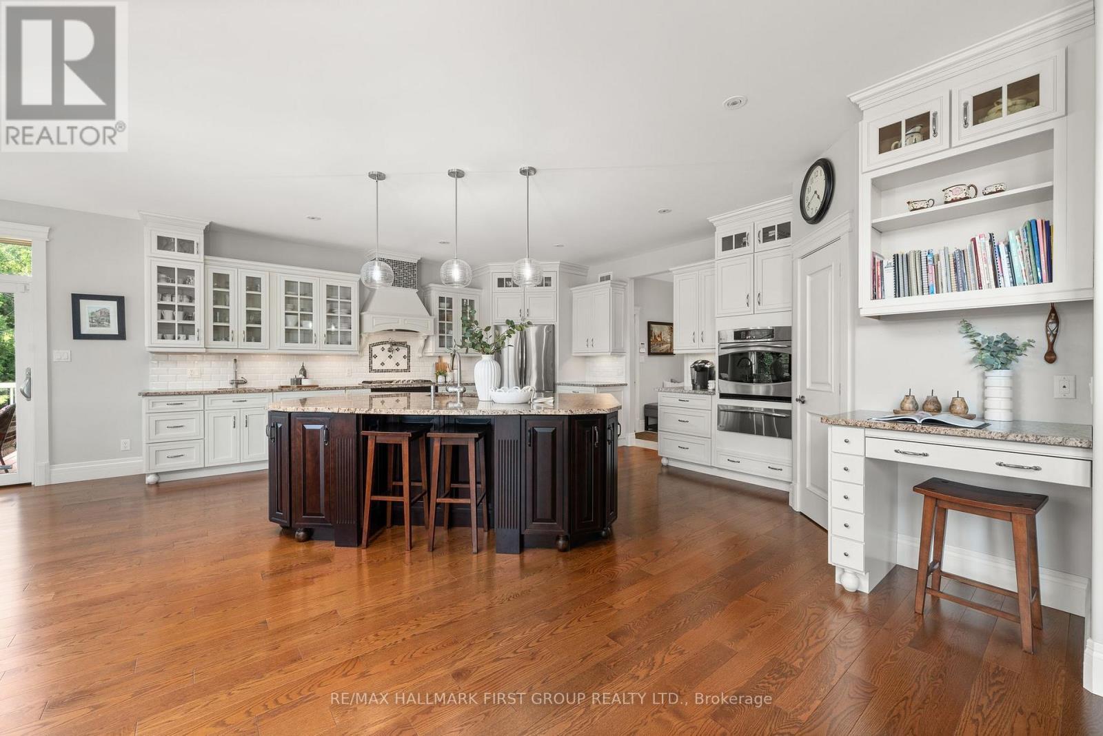 22 Rosslyn Drive, Brighton, ON - Indoor Photo Showing Kitchen With Upgraded Kitchen
