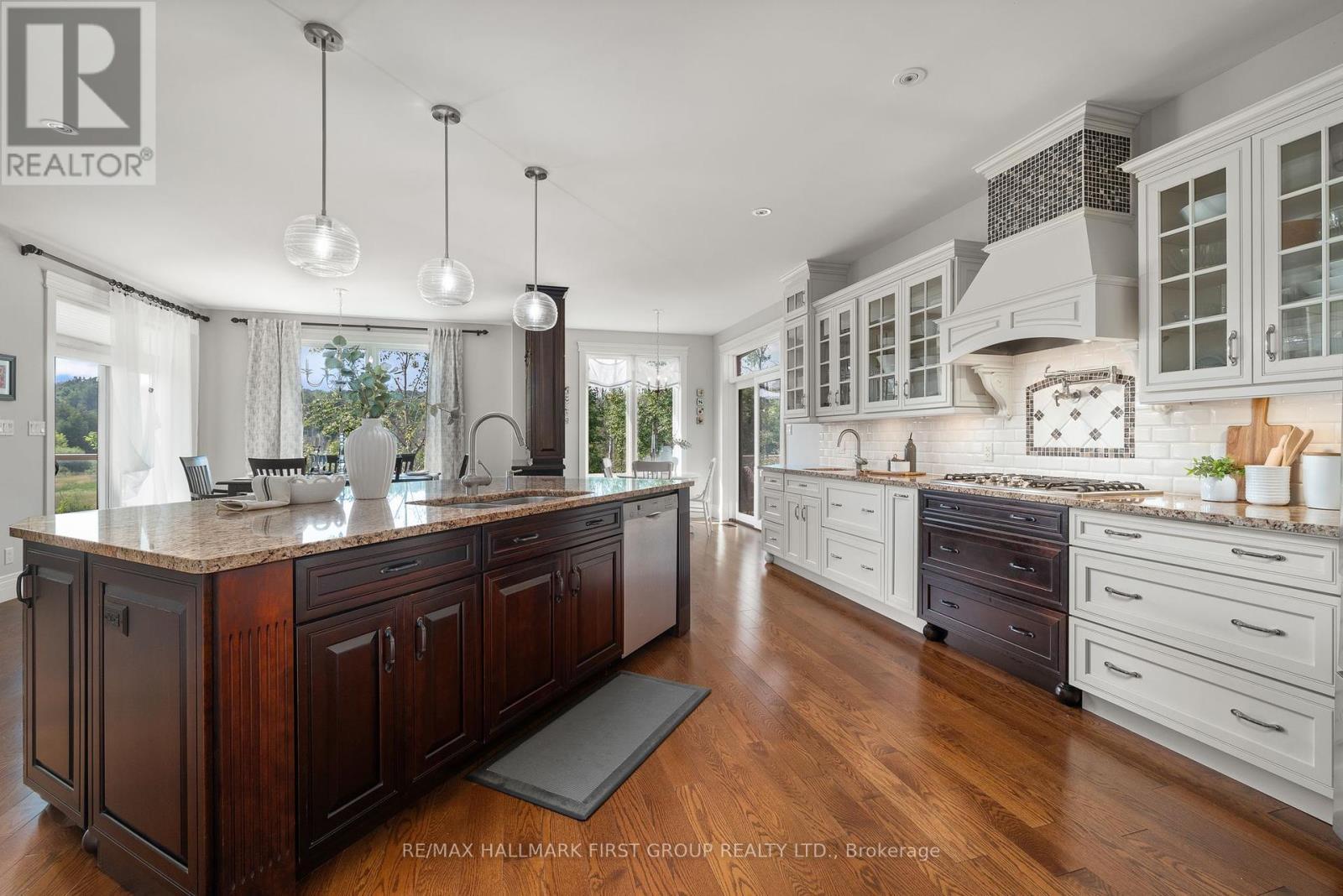 22 Rosslyn Drive, Brighton, ON - Indoor Photo Showing Kitchen With Upgraded Kitchen