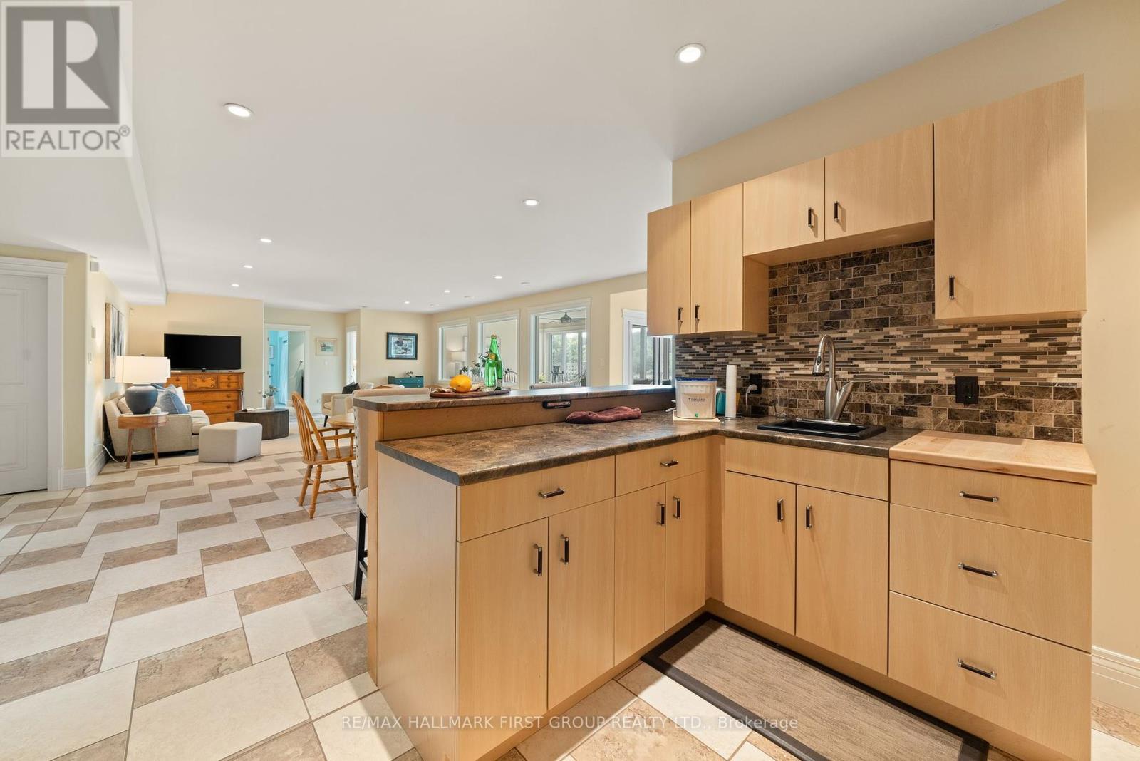 22 Rosslyn Drive, Brighton, ON - Indoor Photo Showing Kitchen