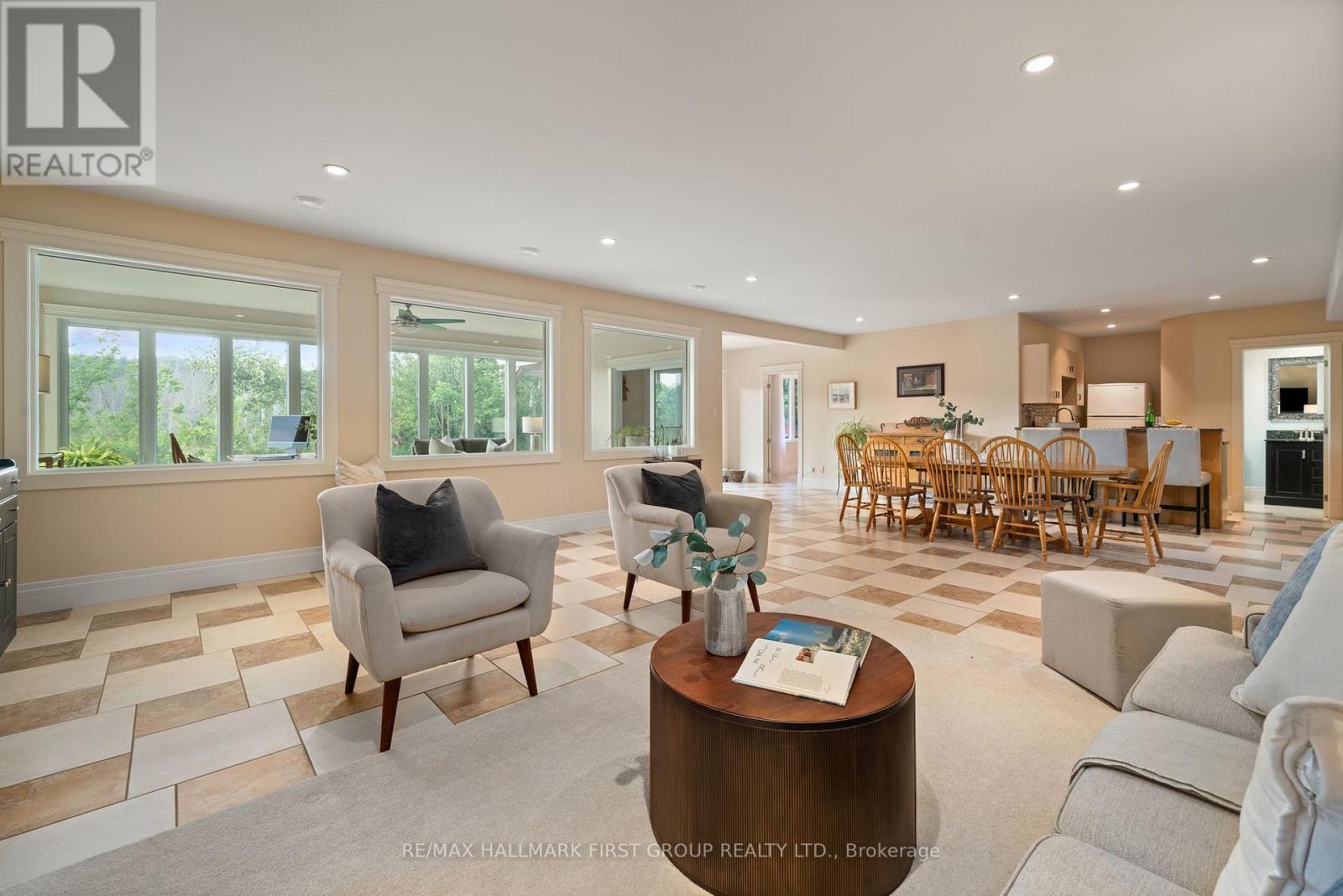 22 Rosslyn Drive, Brighton, ON - Indoor Photo Showing Living Room