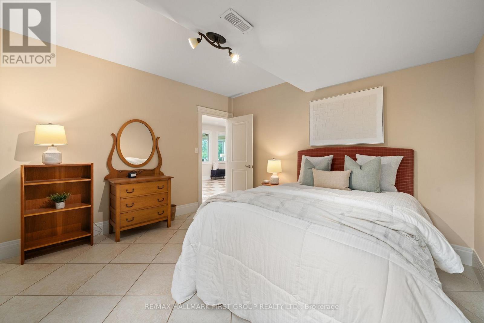 22 Rosslyn Drive, Brighton, ON - Indoor Photo Showing Bedroom