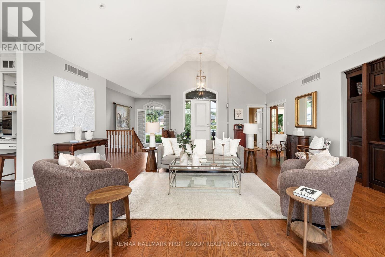 22 Rosslyn Drive, Brighton, ON - Indoor Photo Showing Living Room