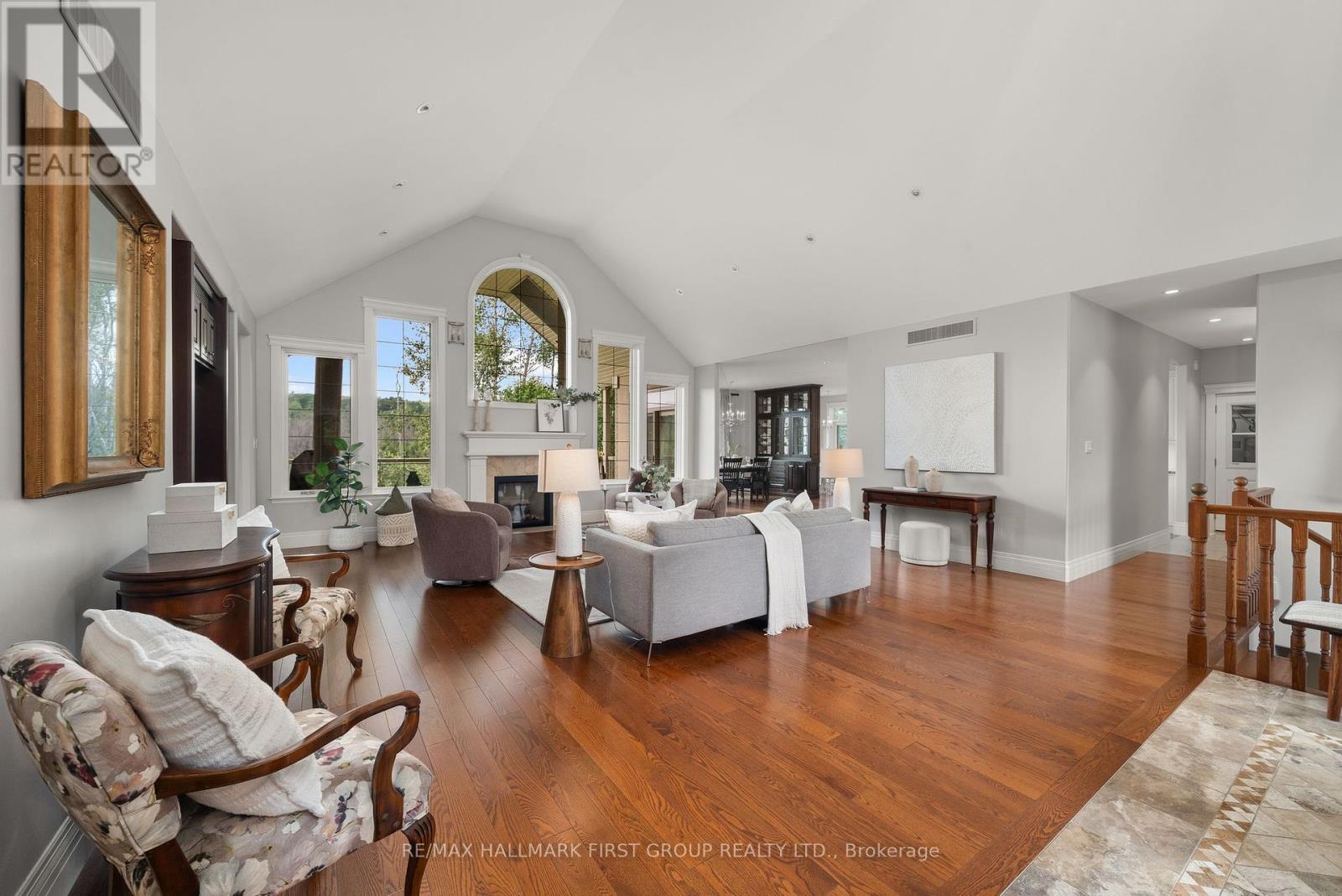 22 Rosslyn Drive, Brighton, ON - Indoor Photo Showing Living Room