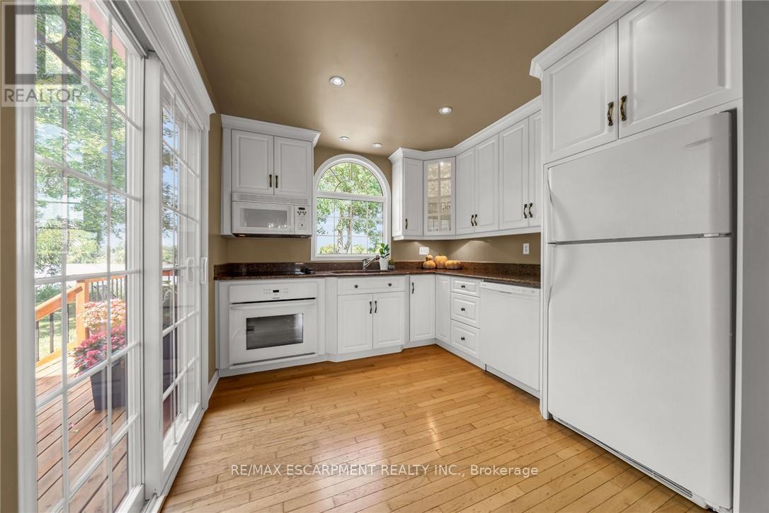 1042 River Road, Haldimand, ON - Indoor Photo Showing Kitchen
