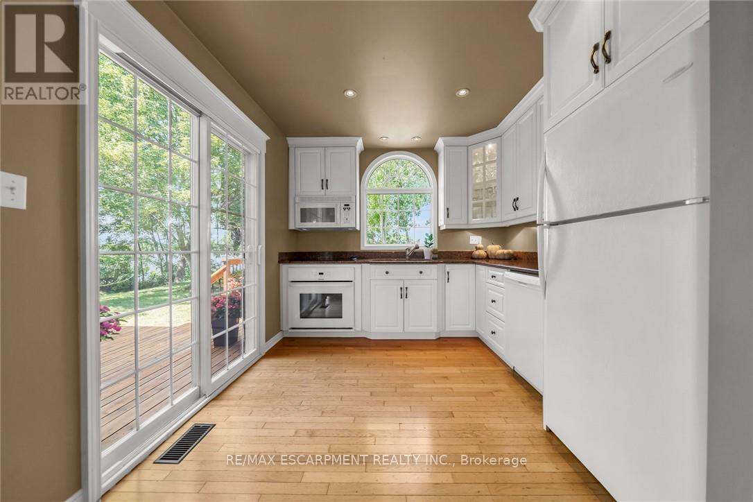 1042 River Road, Haldimand, ON - Indoor Photo Showing Kitchen