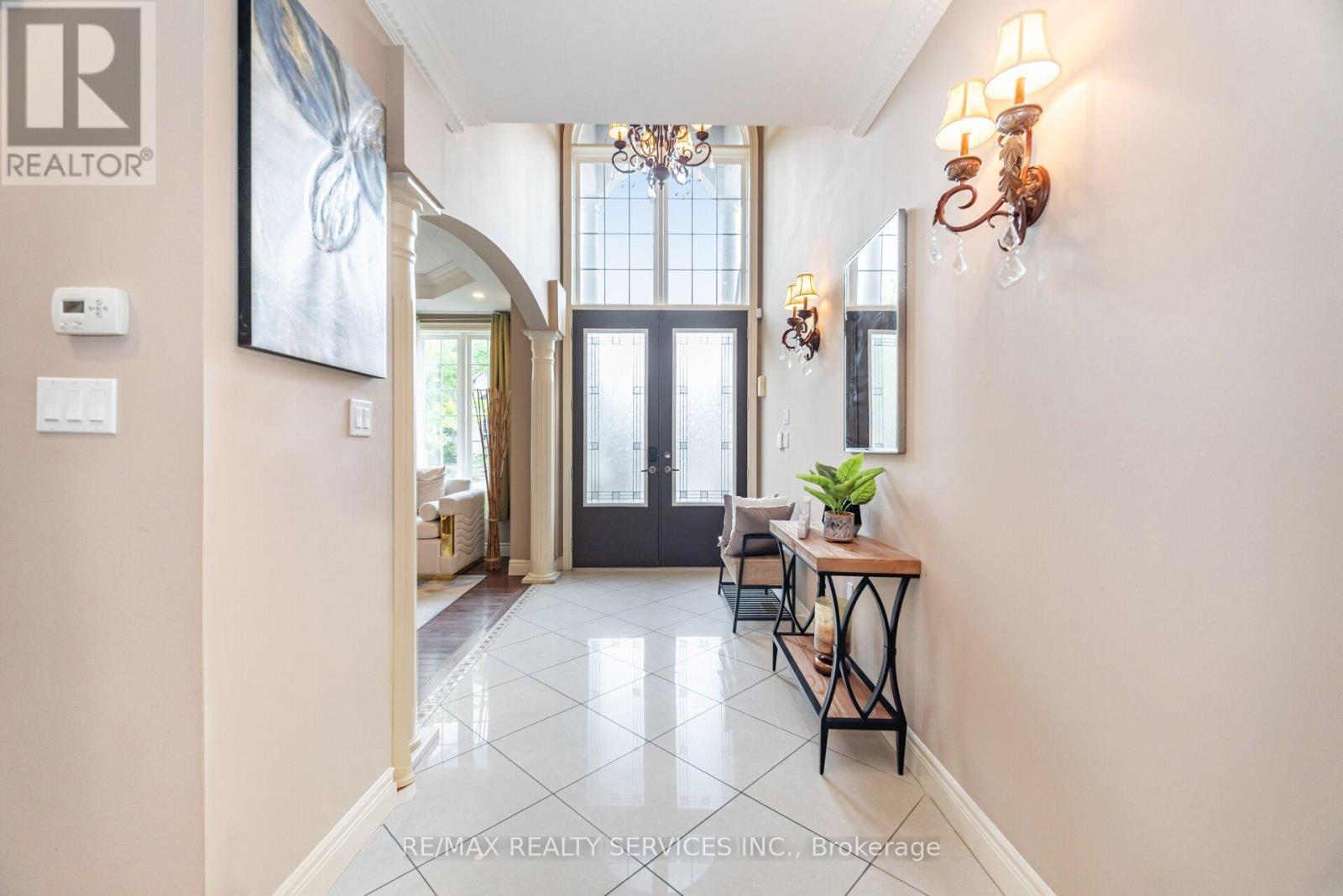 9 Lorupe Court, Hamilton, ON - Indoor Photo Showing Other Room