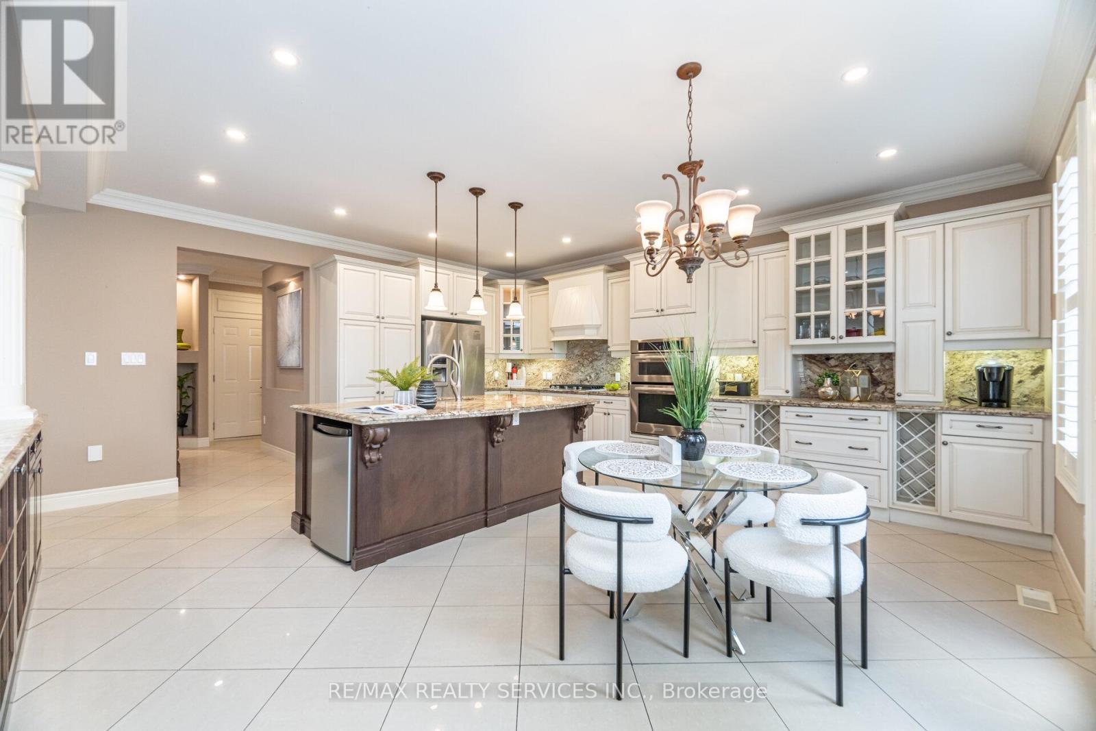 9 Lorupe Court, Hamilton, ON - Indoor