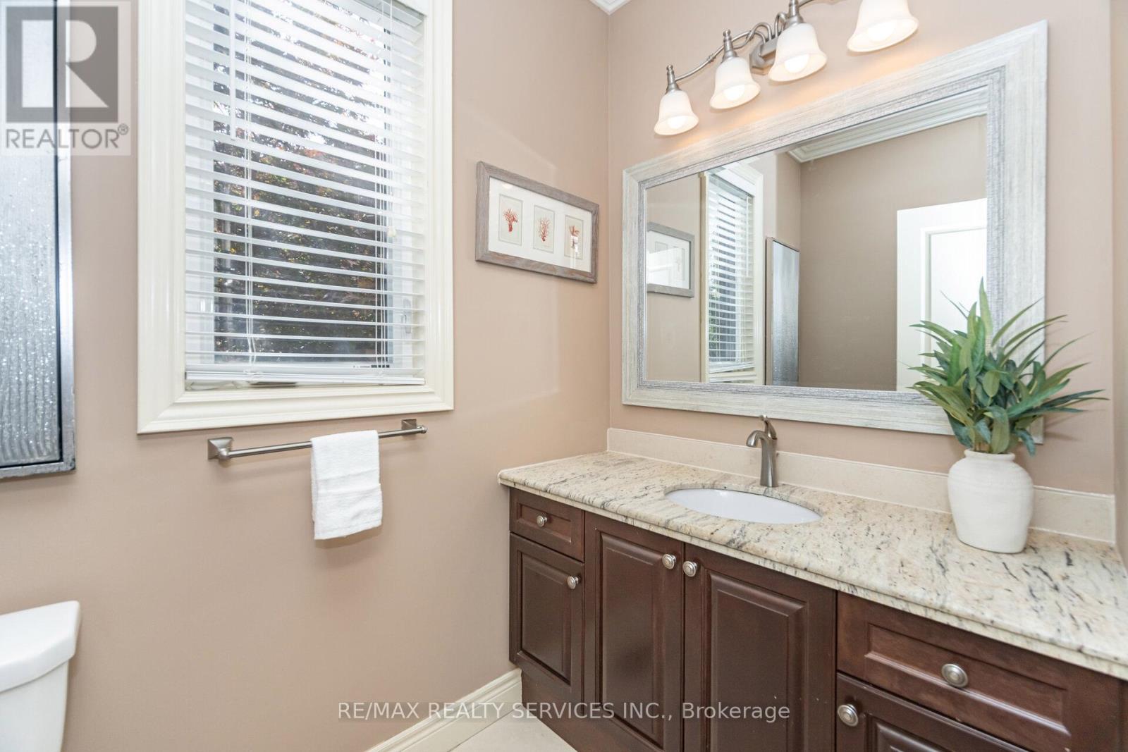 9 Lorupe Court, Hamilton, ON - Indoor Photo Showing Bathroom