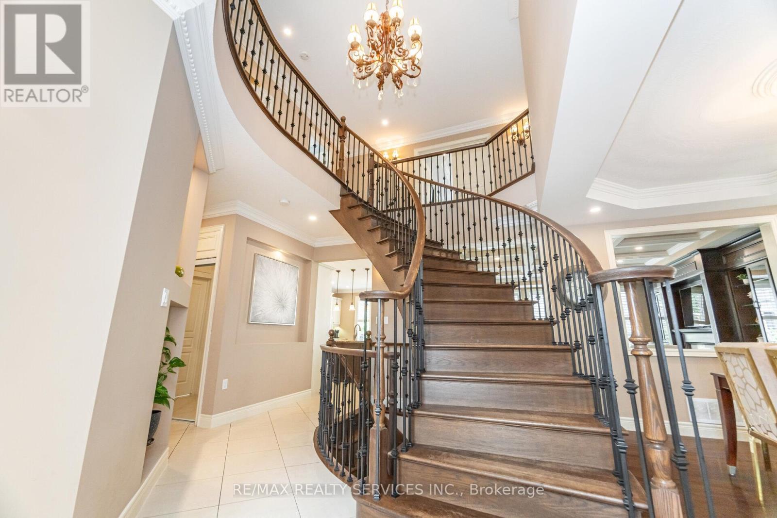 9 Lorupe Court, Hamilton, ON - Indoor Photo Showing Other Room