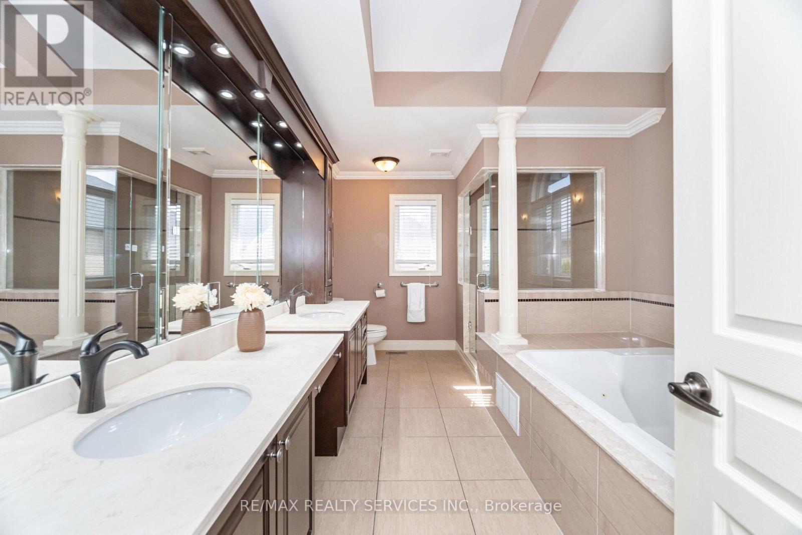 9 Lorupe Court, Hamilton, ON - Indoor Photo Showing Bathroom
