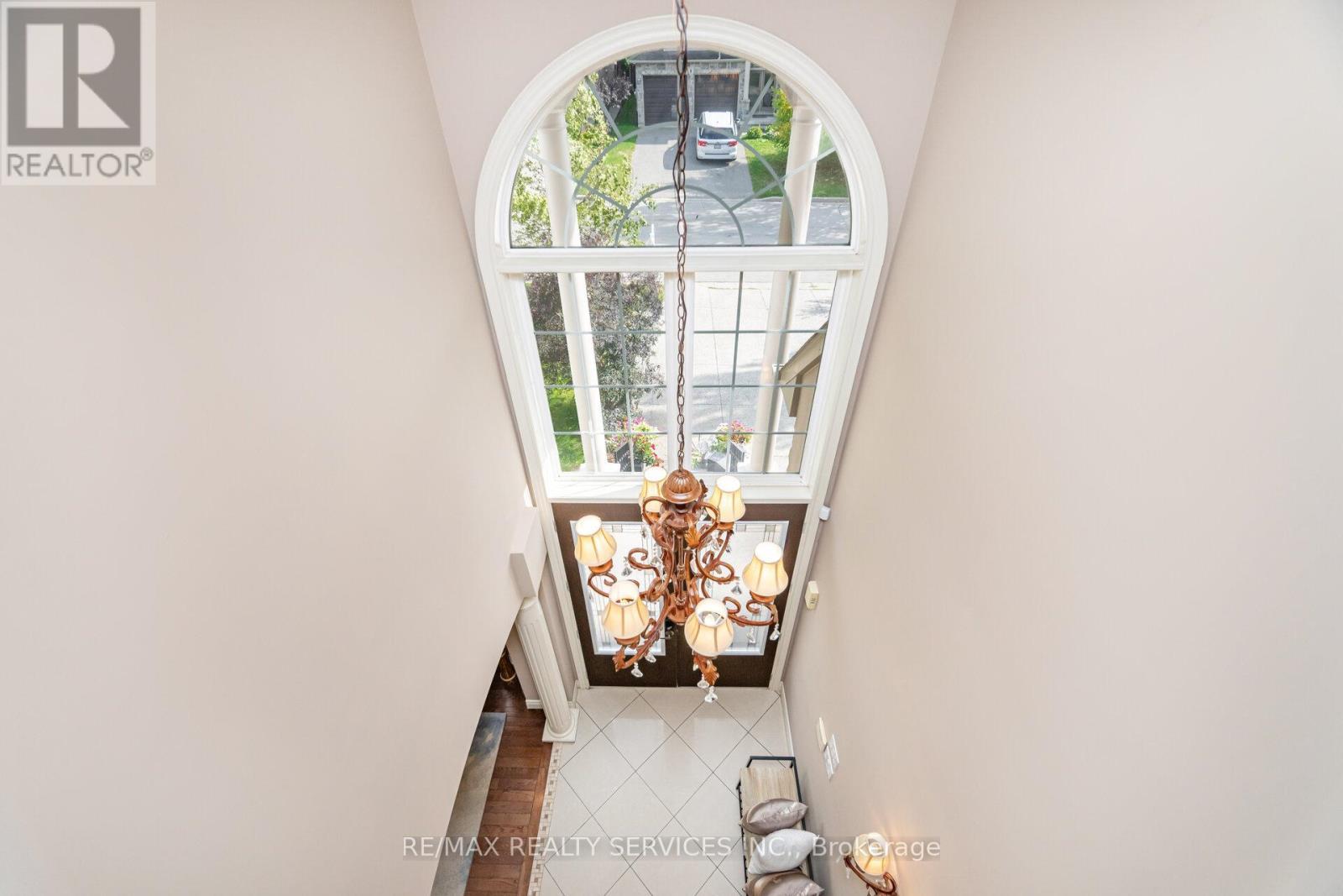 9 Lorupe Court, Hamilton, ON - Indoor Photo Showing Other Room