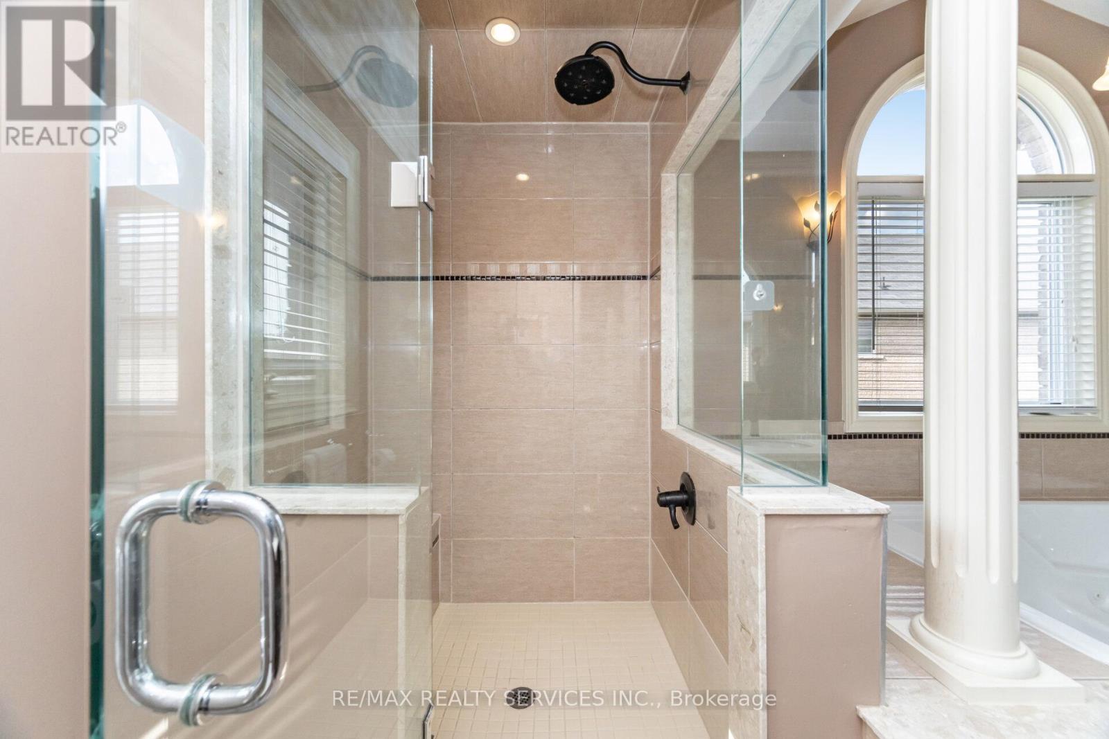 9 Lorupe Court, Hamilton, ON - Indoor Photo Showing Bathroom