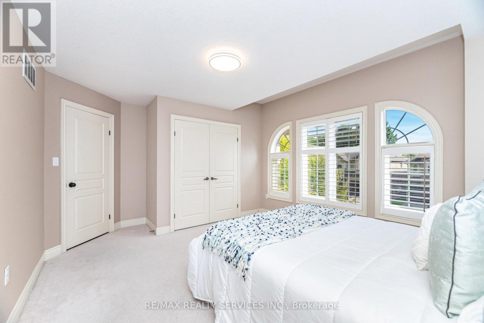 9 Lorupe Court, Hamilton, ON - Indoor Photo Showing Bedroom