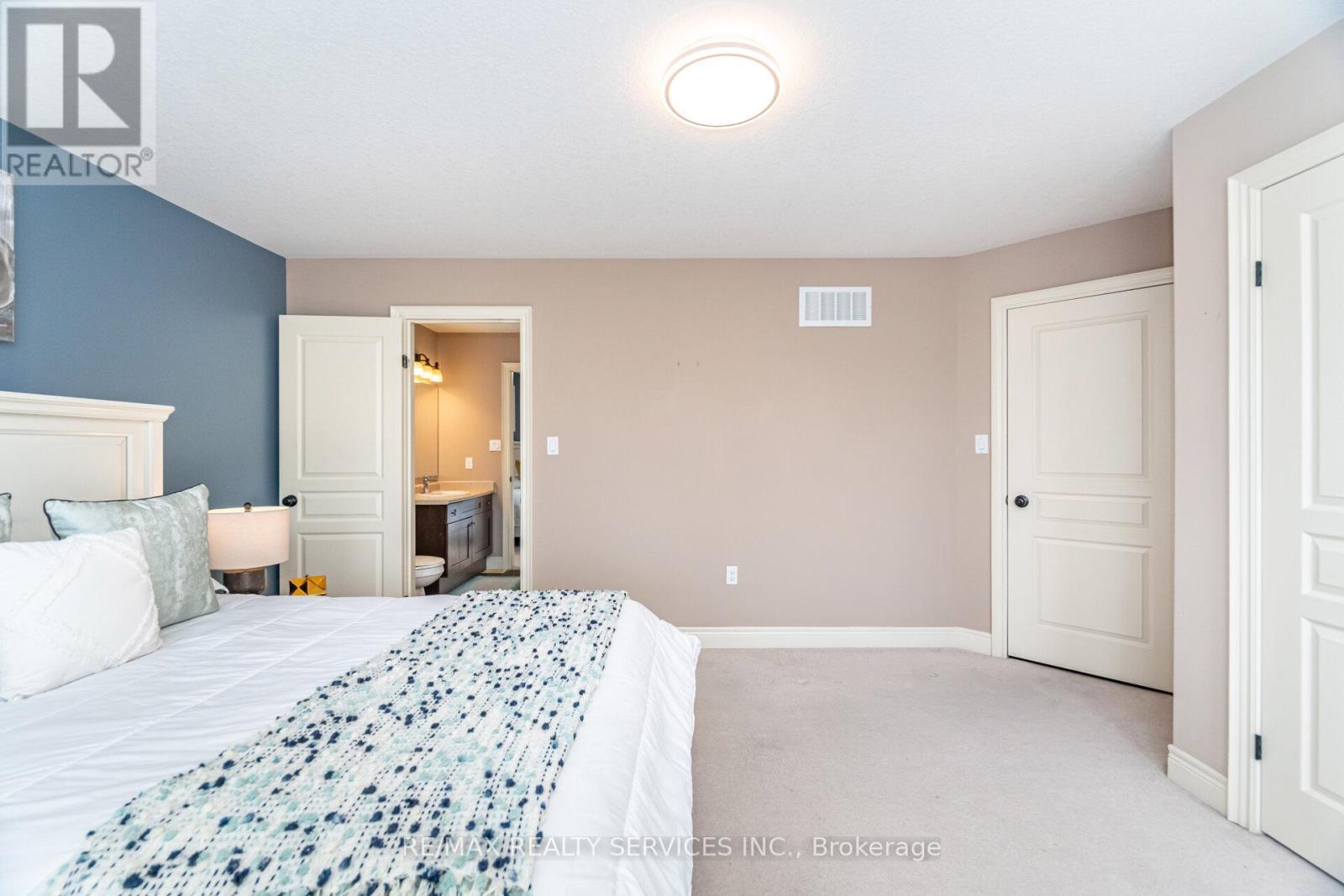 9 Lorupe Court, Hamilton, ON - Indoor Photo Showing Bedroom