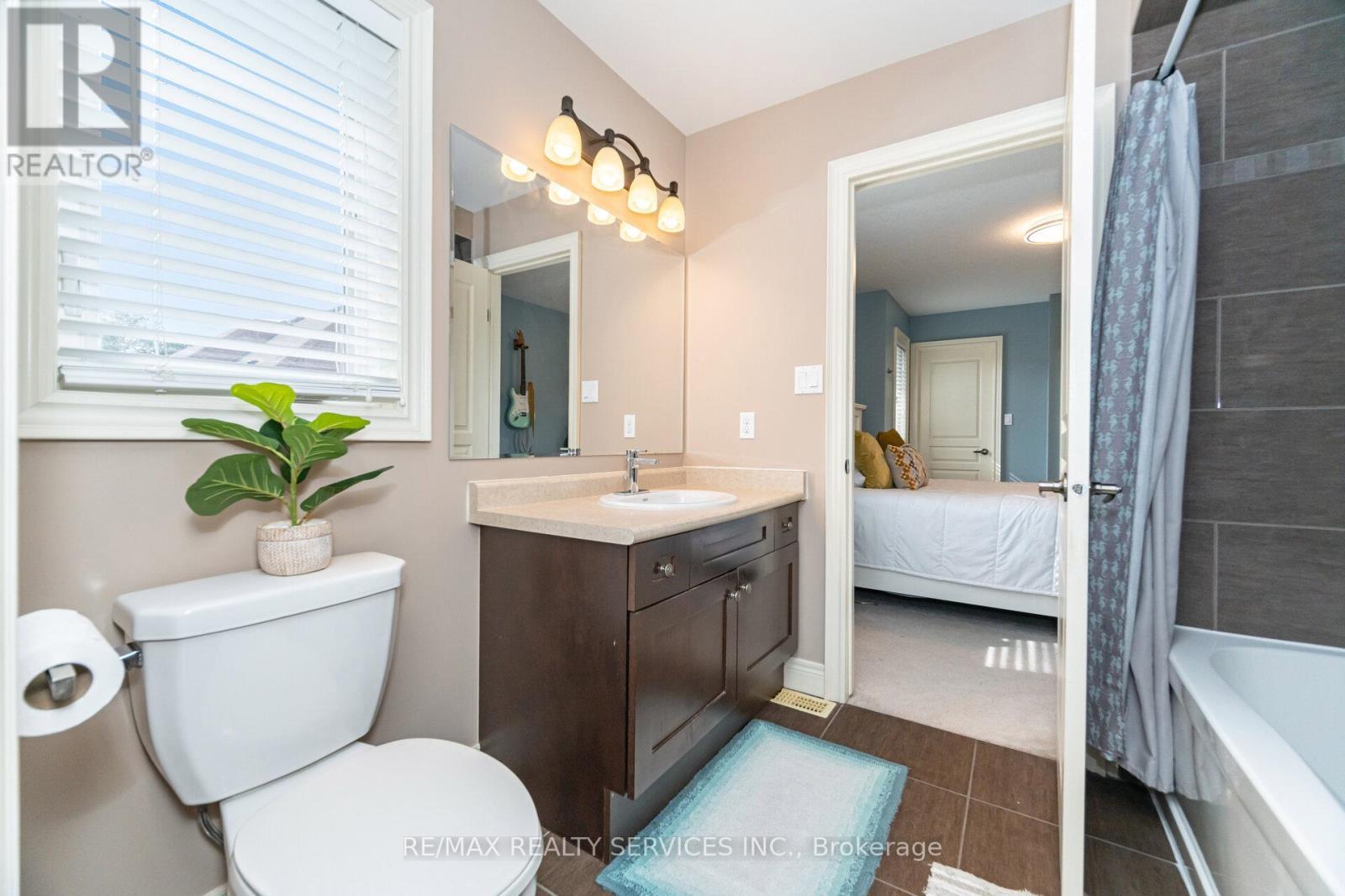 9 Lorupe Court, Hamilton, ON - Indoor Photo Showing Bathroom