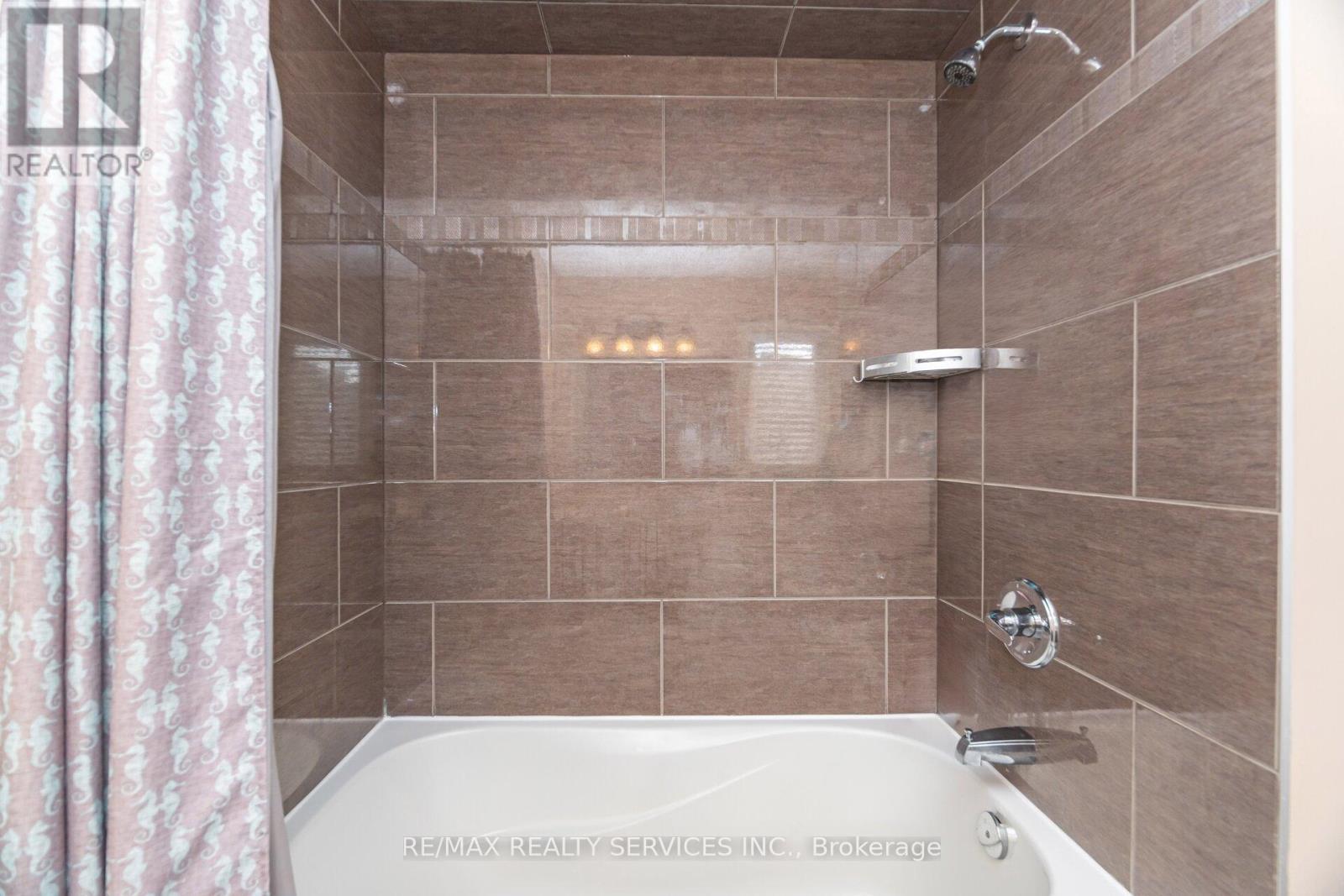 9 Lorupe Court, Hamilton, ON - Indoor Photo Showing Bathroom