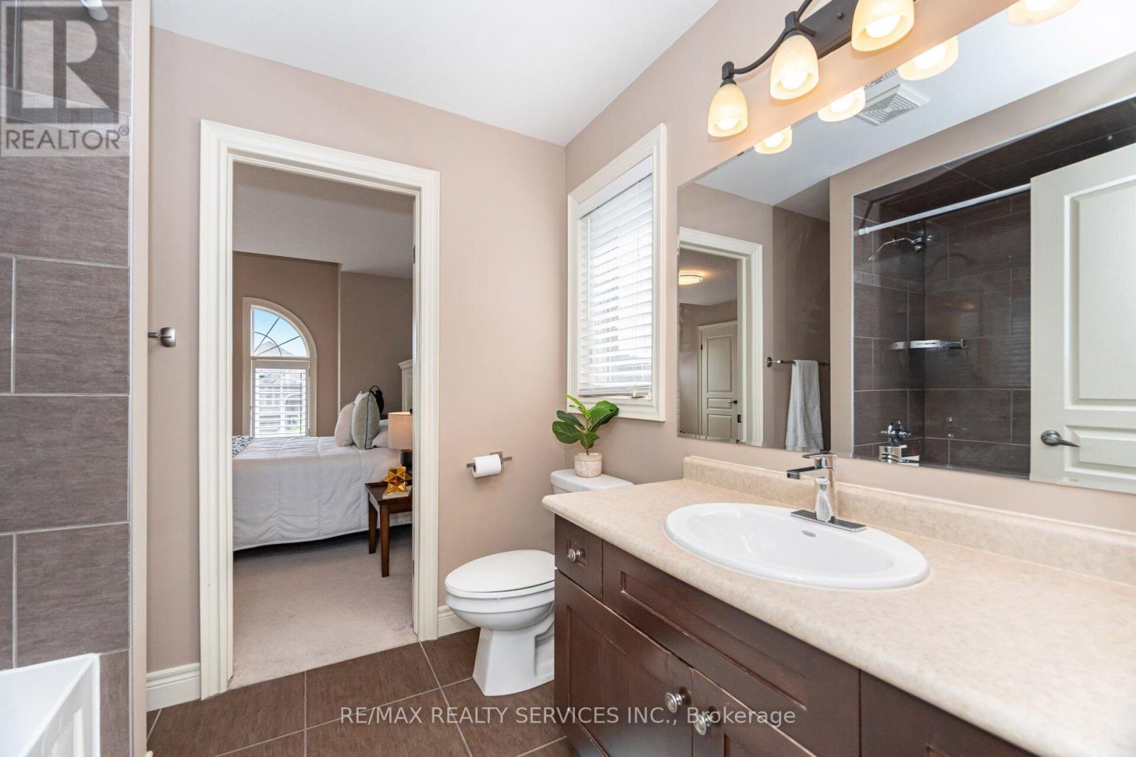 9 Lorupe Court, Hamilton, ON - Indoor Photo Showing Bathroom