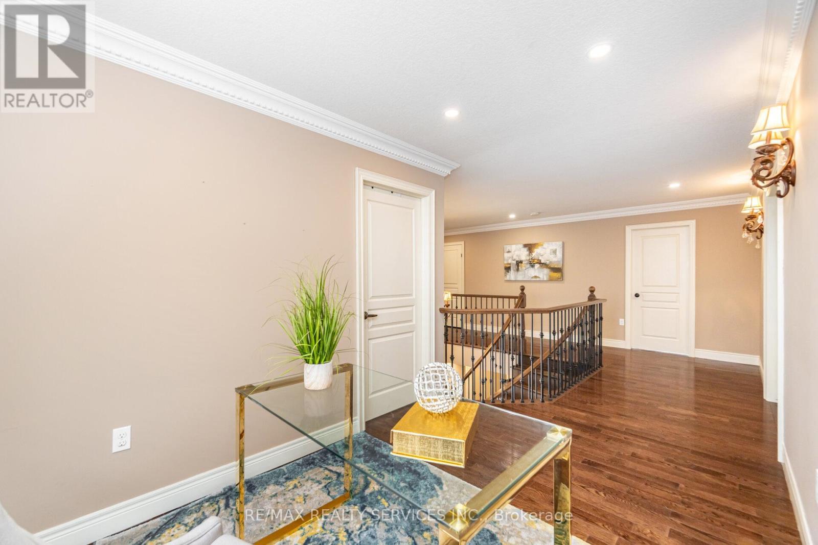 9 Lorupe Court, Hamilton, ON - Indoor