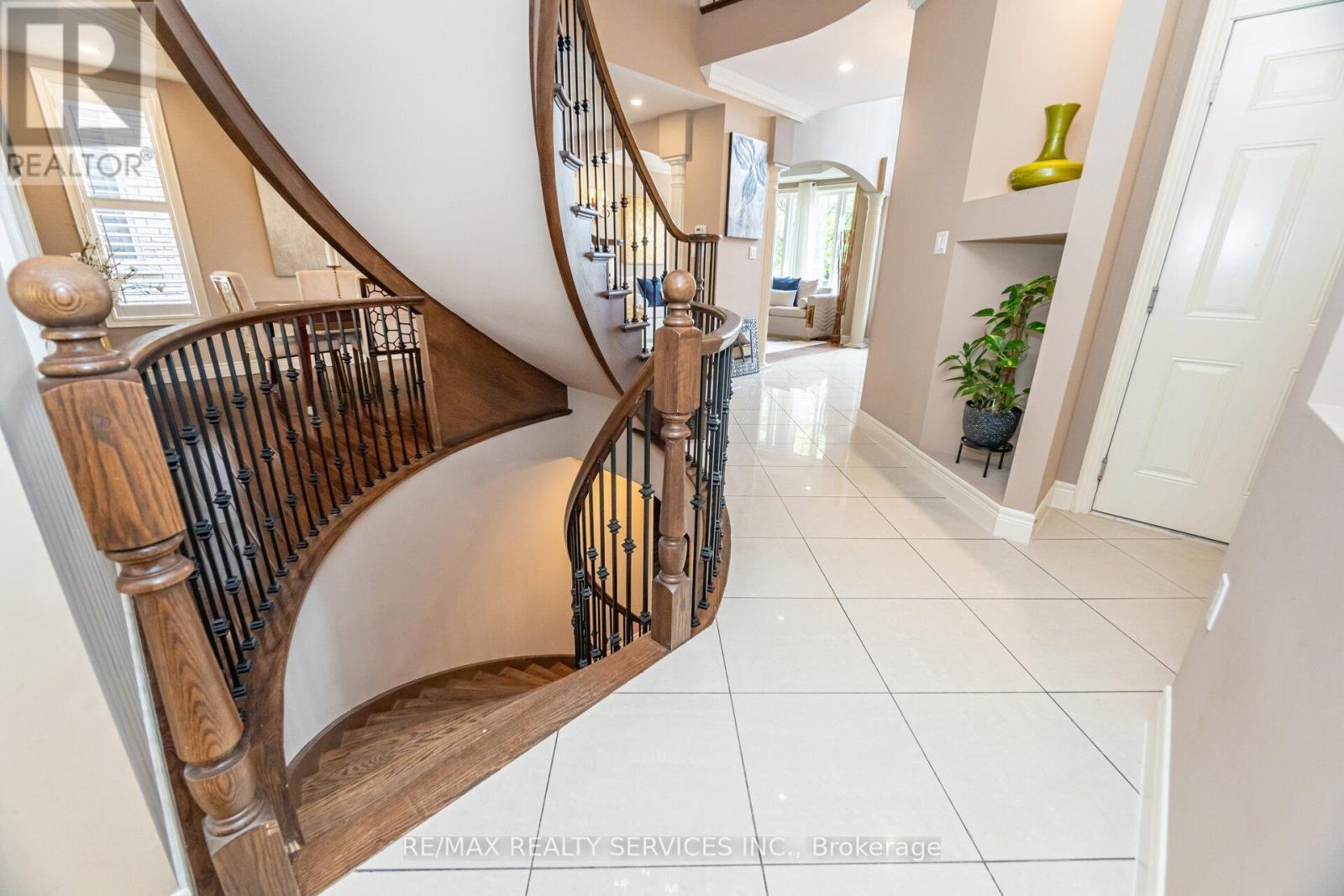9 Lorupe Court, Hamilton, ON - Indoor Photo Showing Other Room