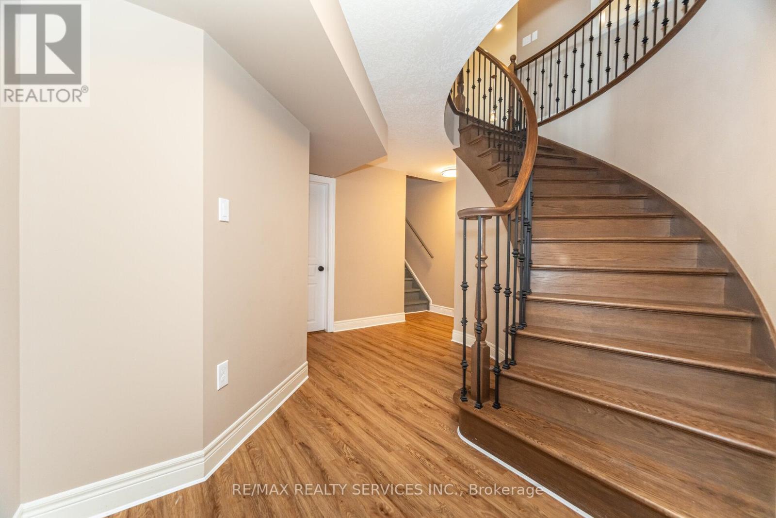 9 Lorupe Court, Hamilton, ON - Indoor Photo Showing Other Room