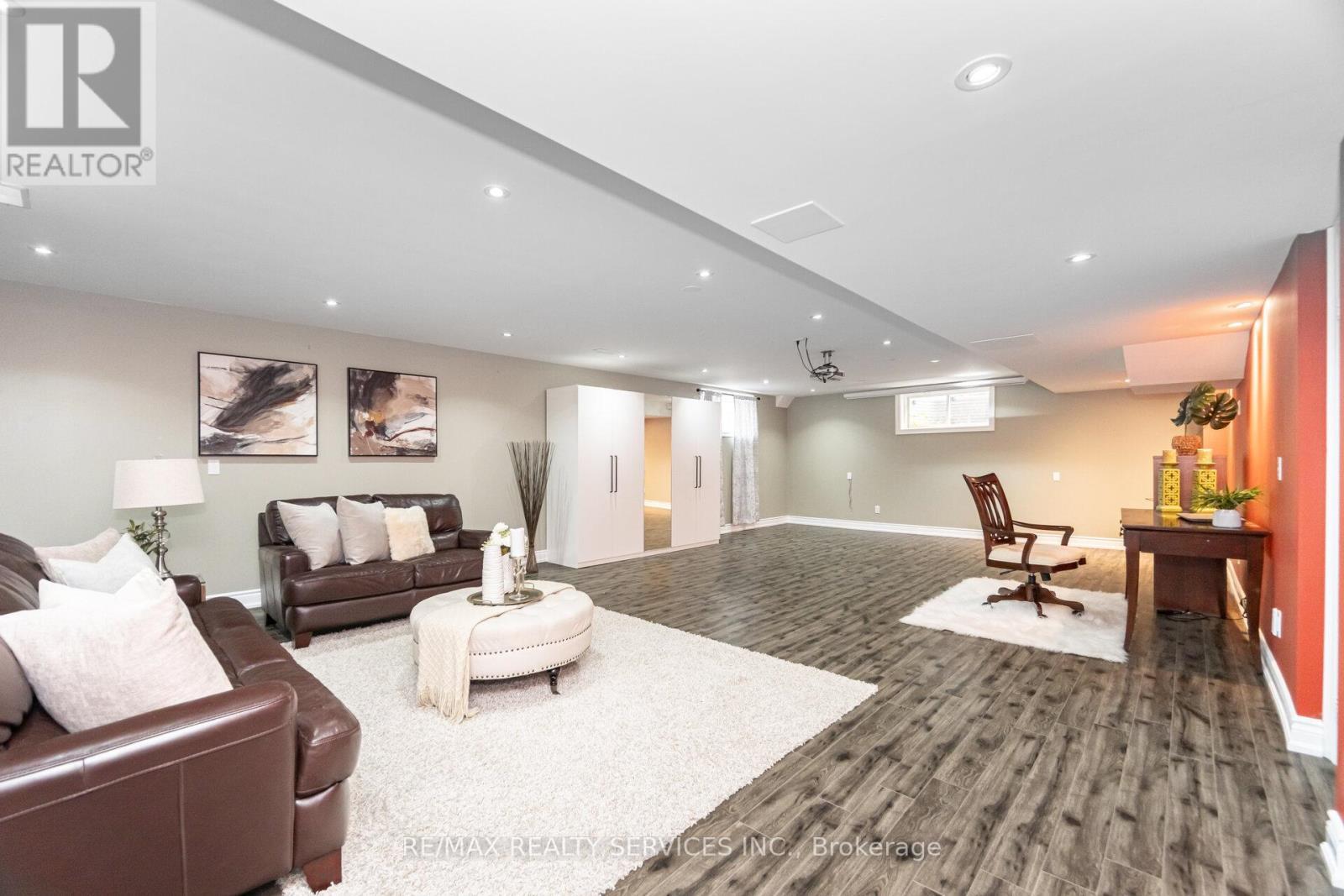 9 Lorupe Court, Hamilton, ON - Indoor