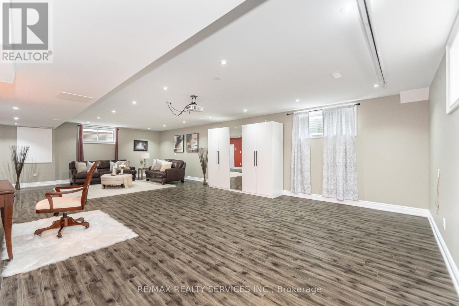 9 Lorupe Court, Hamilton, ON - Indoor