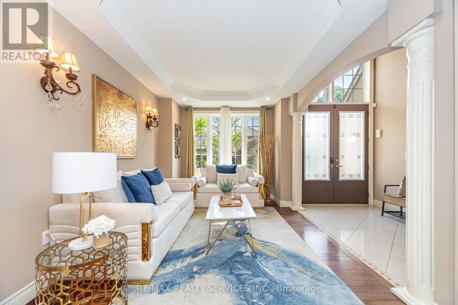 9 Lorupe Court, Hamilton, ON - Indoor