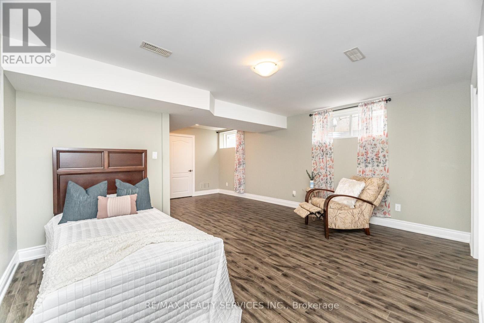 9 Lorupe Court, Hamilton, ON - Indoor Photo Showing Bedroom