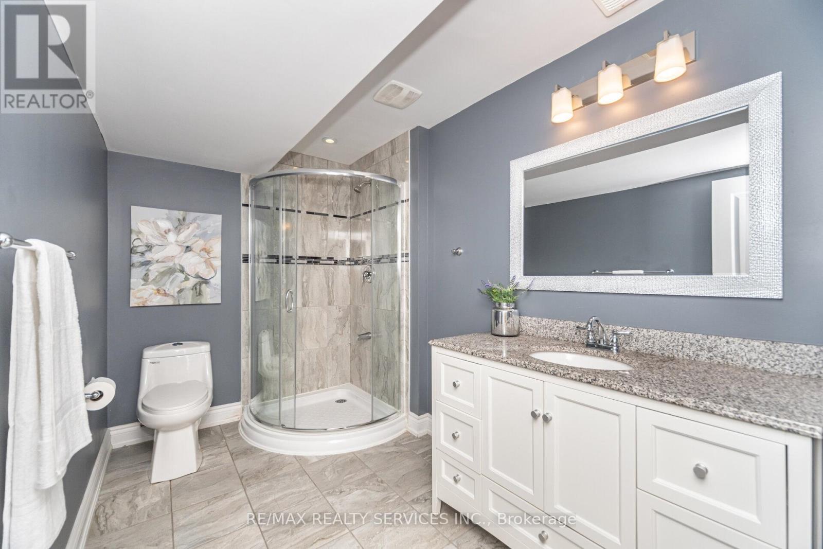 9 Lorupe Court, Hamilton, ON - Indoor Photo Showing Bathroom