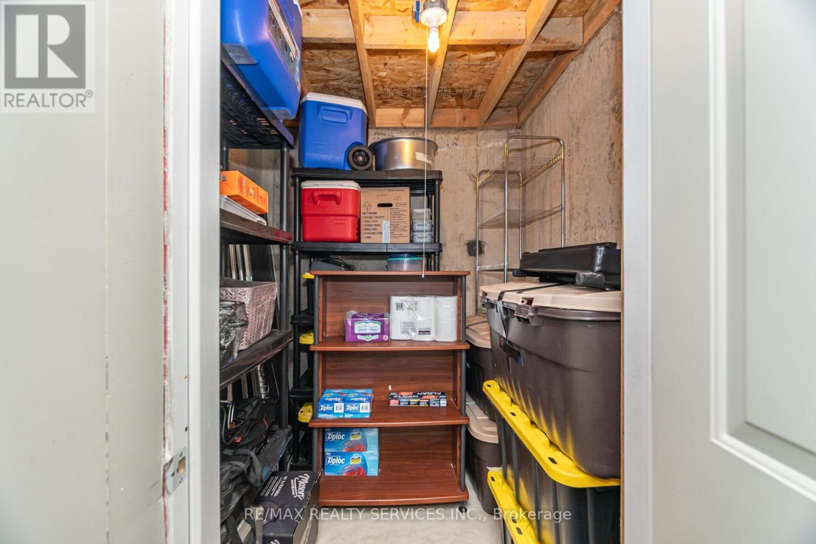 9 Lorupe Court, Hamilton, ON - Indoor