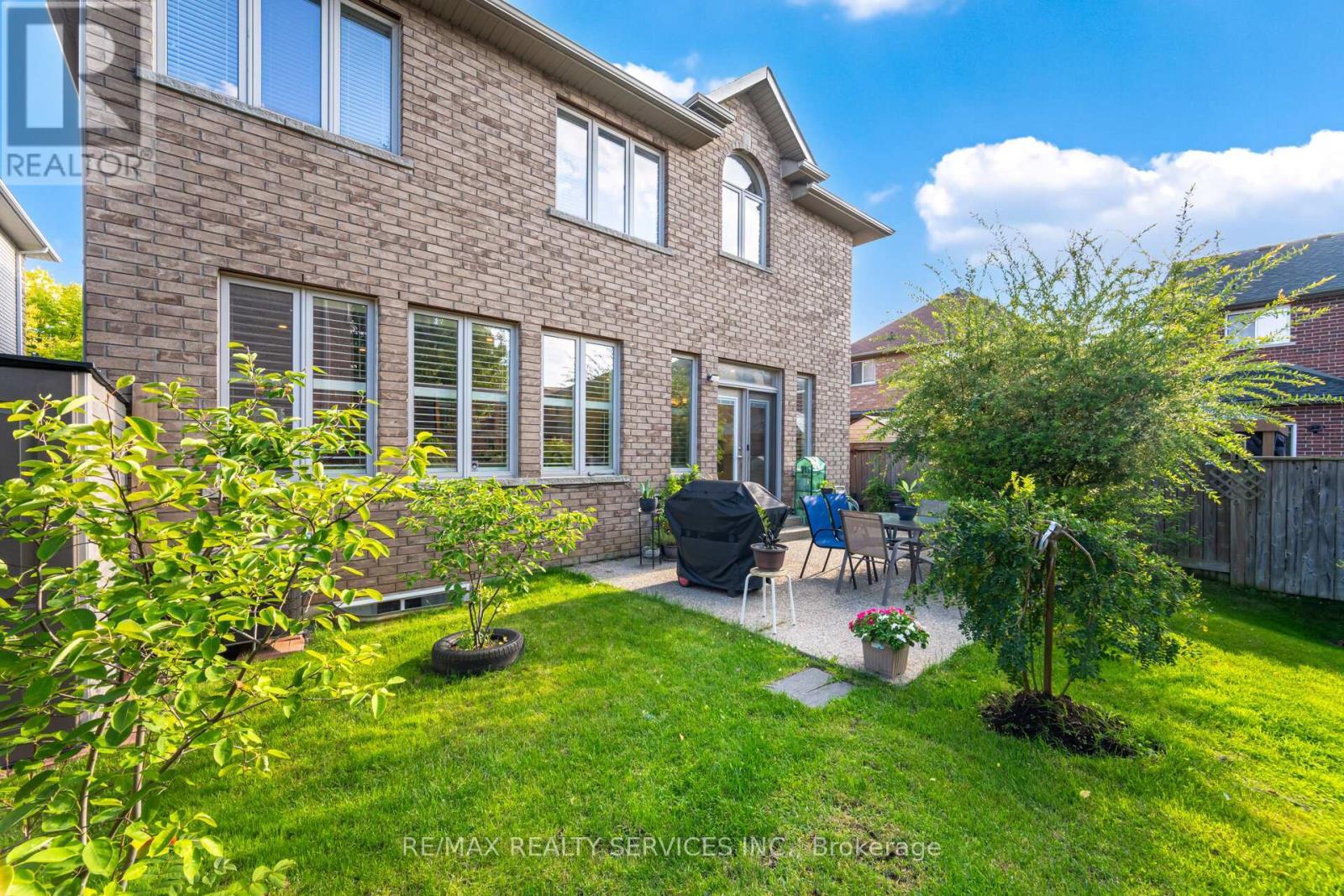 9 Lorupe Court, Hamilton, ON - Outdoor