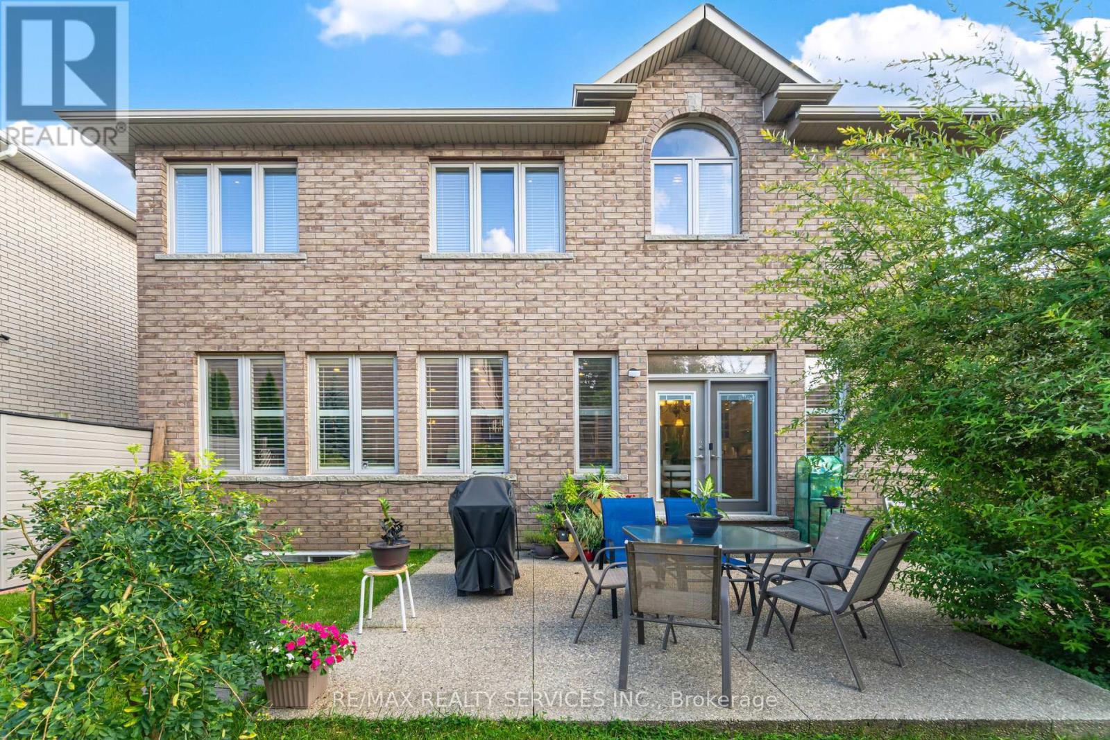 9 Lorupe Court, Hamilton, ON - Outdoor