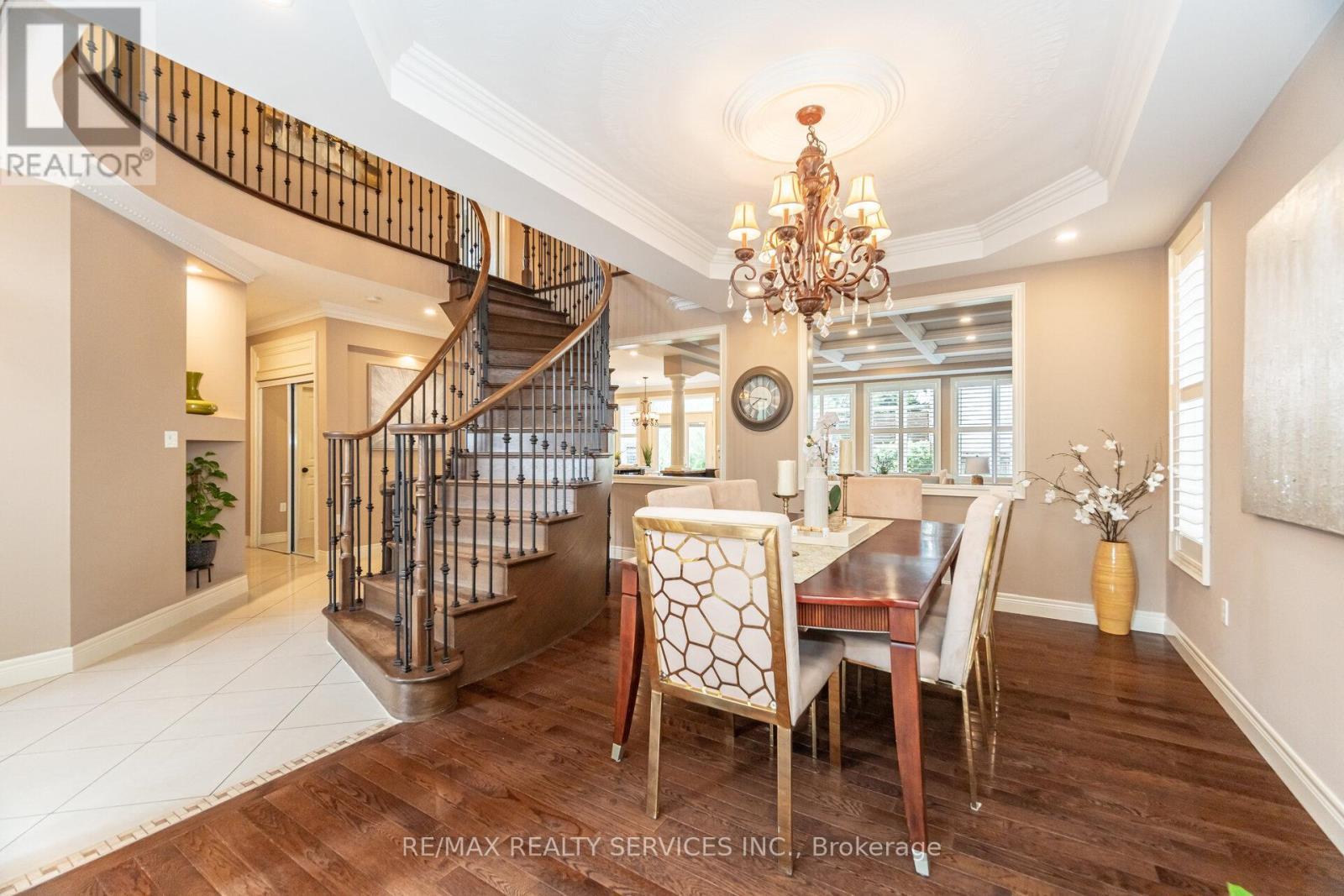 9 Lorupe Court, Hamilton, ON - Indoor Photo Showing Dining Room